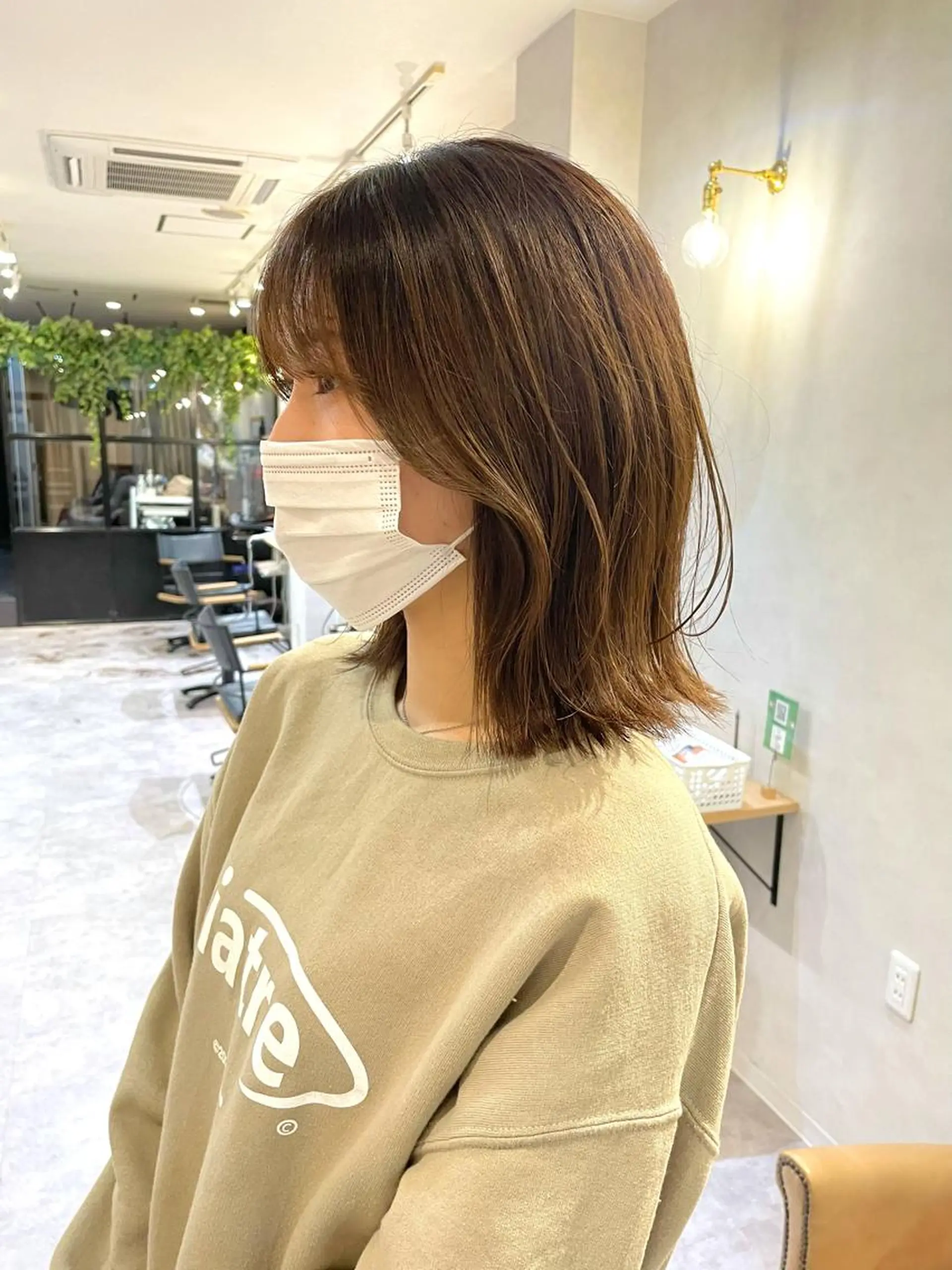 ミディアム くびれヘア 顔まわりレイヤー レイヤーカット カット ヘアカラー トリートメント salowin梅田茶屋町north所属・くがれいじ 梅田/ショート/ボブのヘアスタイル