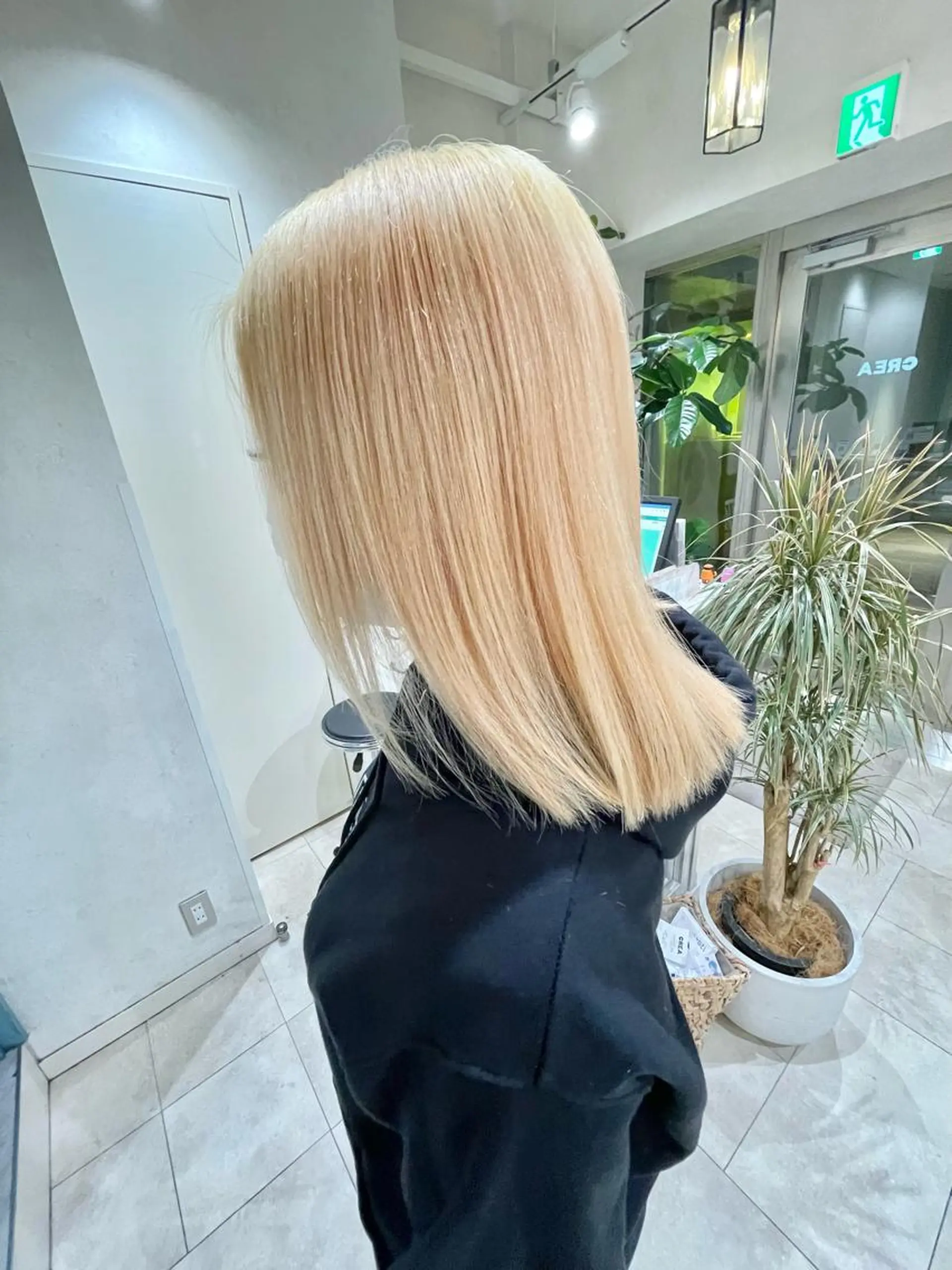 ミディアム カラー ブリーチ 抜きっぱなしブロンド ヘアカラー ブリーチ専門美容師 谷合純一のヘアスタイル