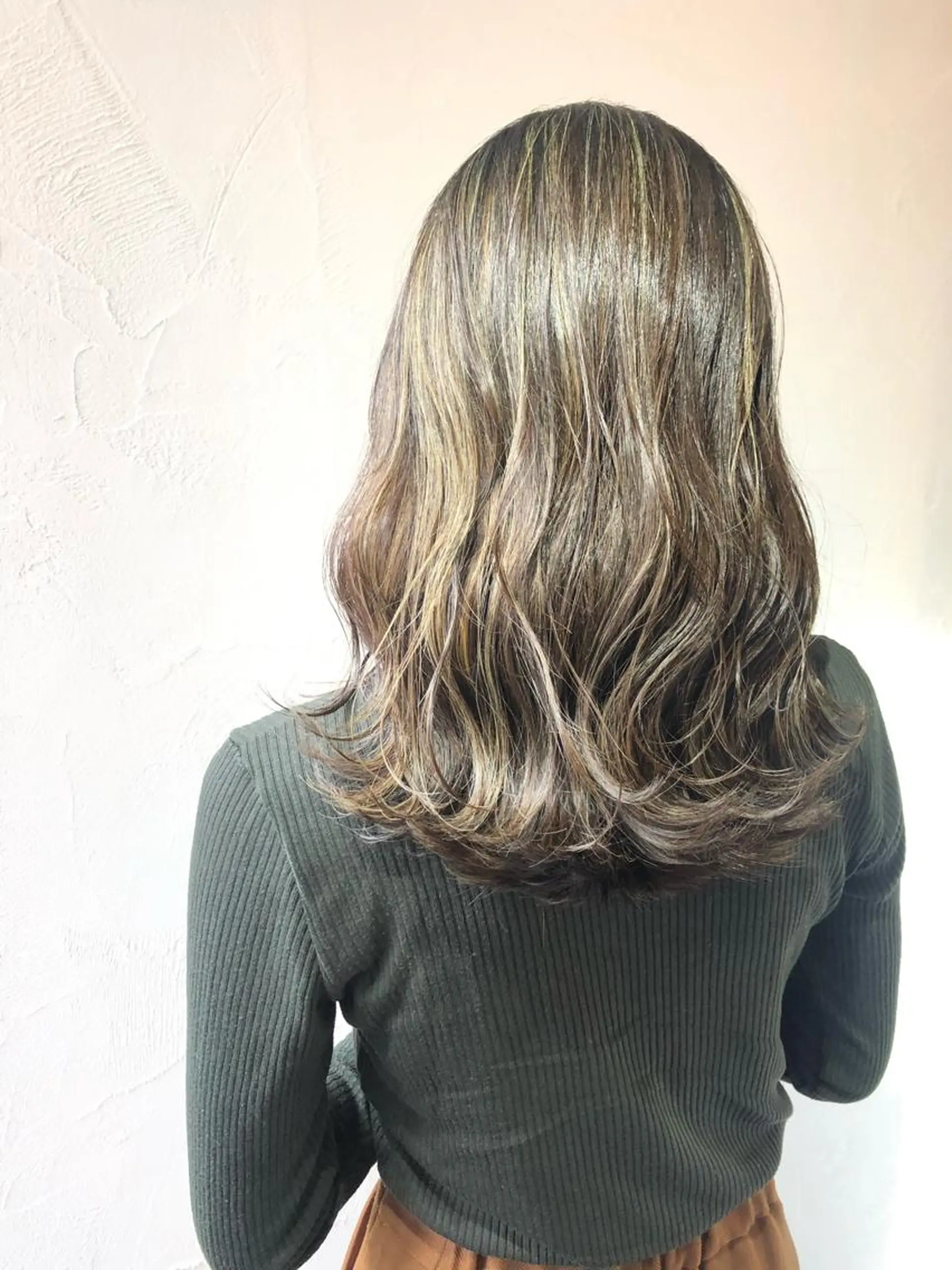 セミロング カラー ハイライトカラー ハイライト Bei Licoldo.Atole  ベイリコルド アトリ所属・ブリーチ、縮毛 髪質改善　宮城一真のヘアスタイル