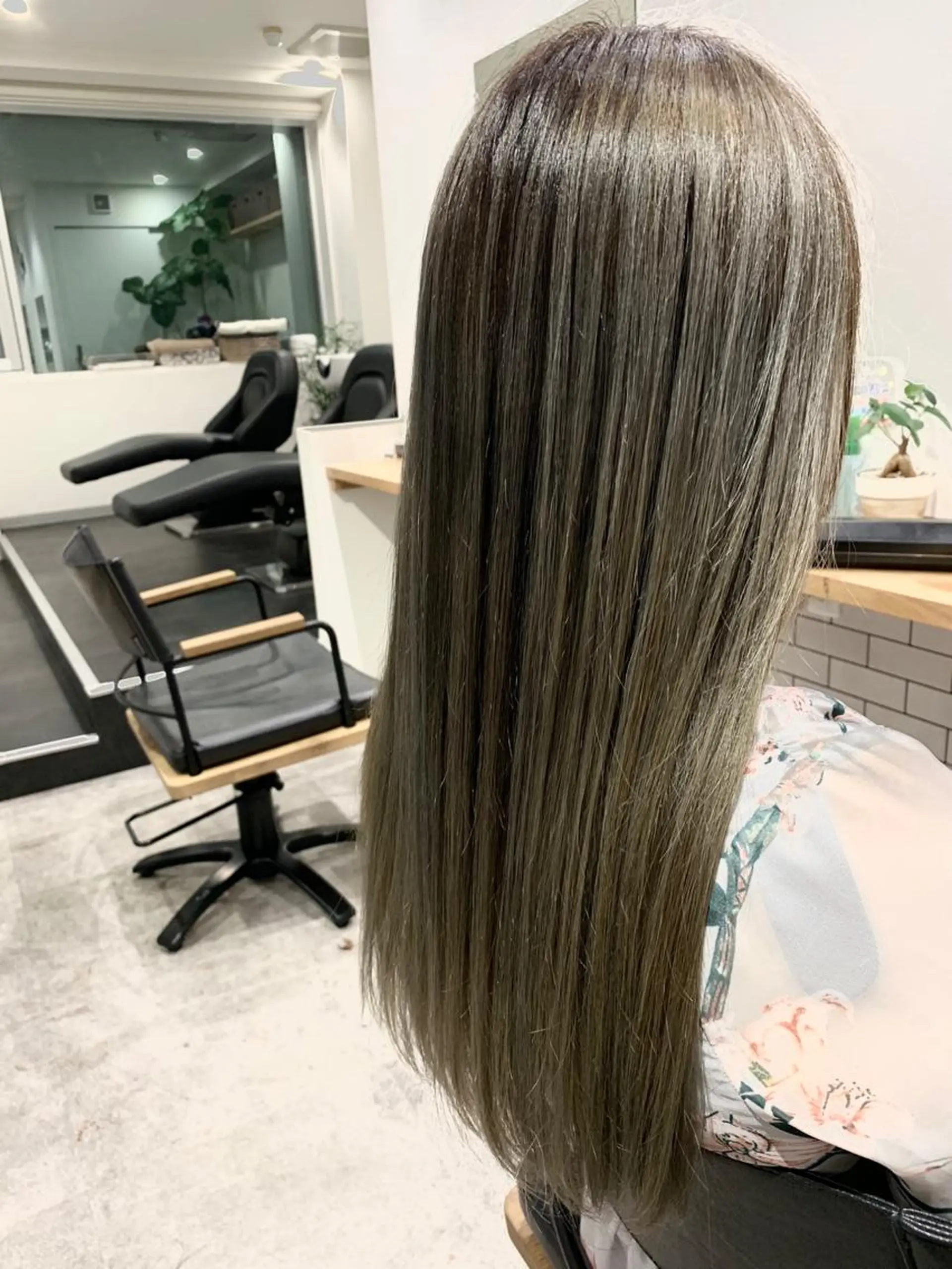 ロング ヨシミ カズヤのヘアスタイル