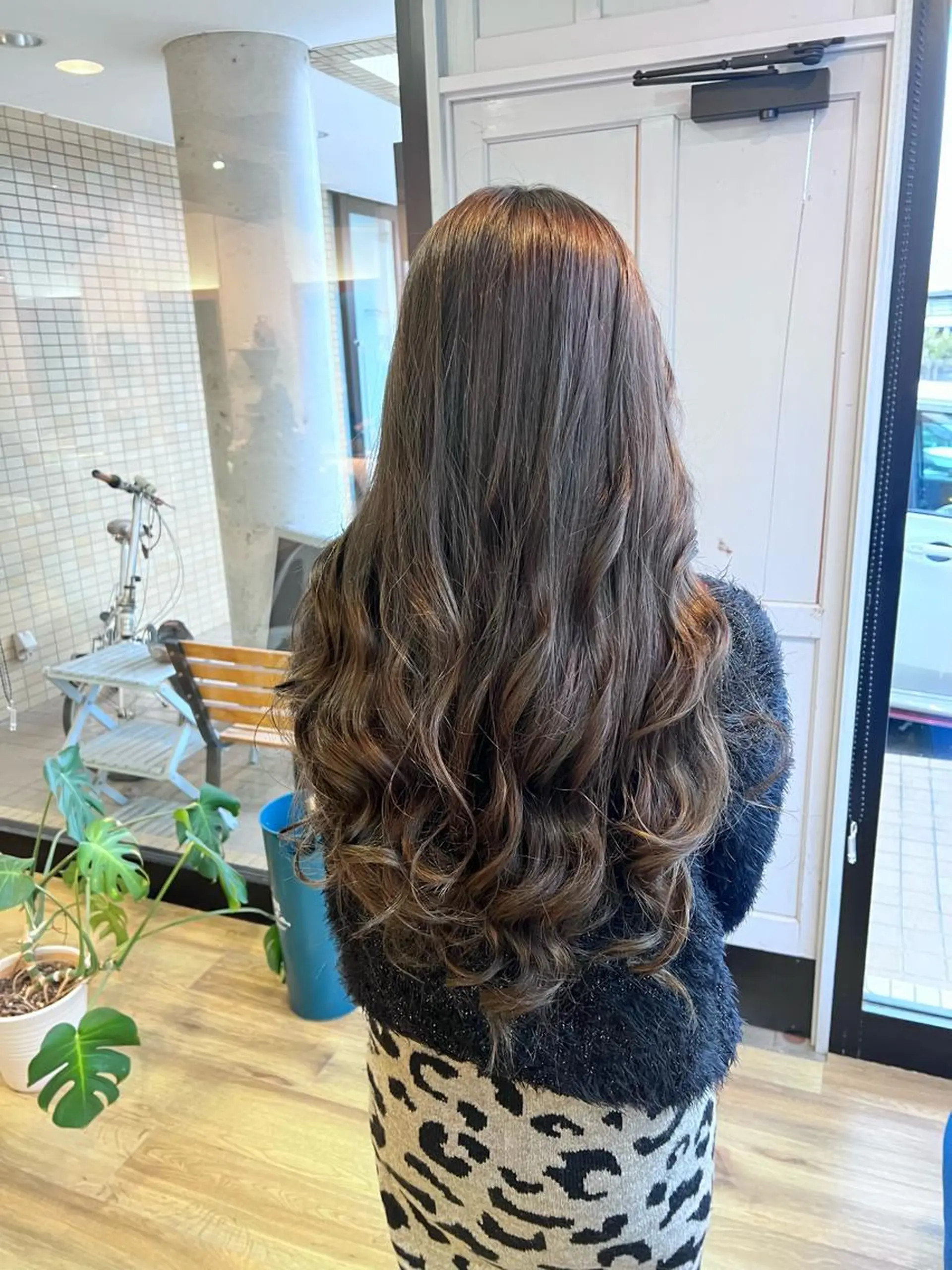 ロング カラー グレージュ ヘアカラー トリートメント ツキダテ ユイのヘアスタイル
