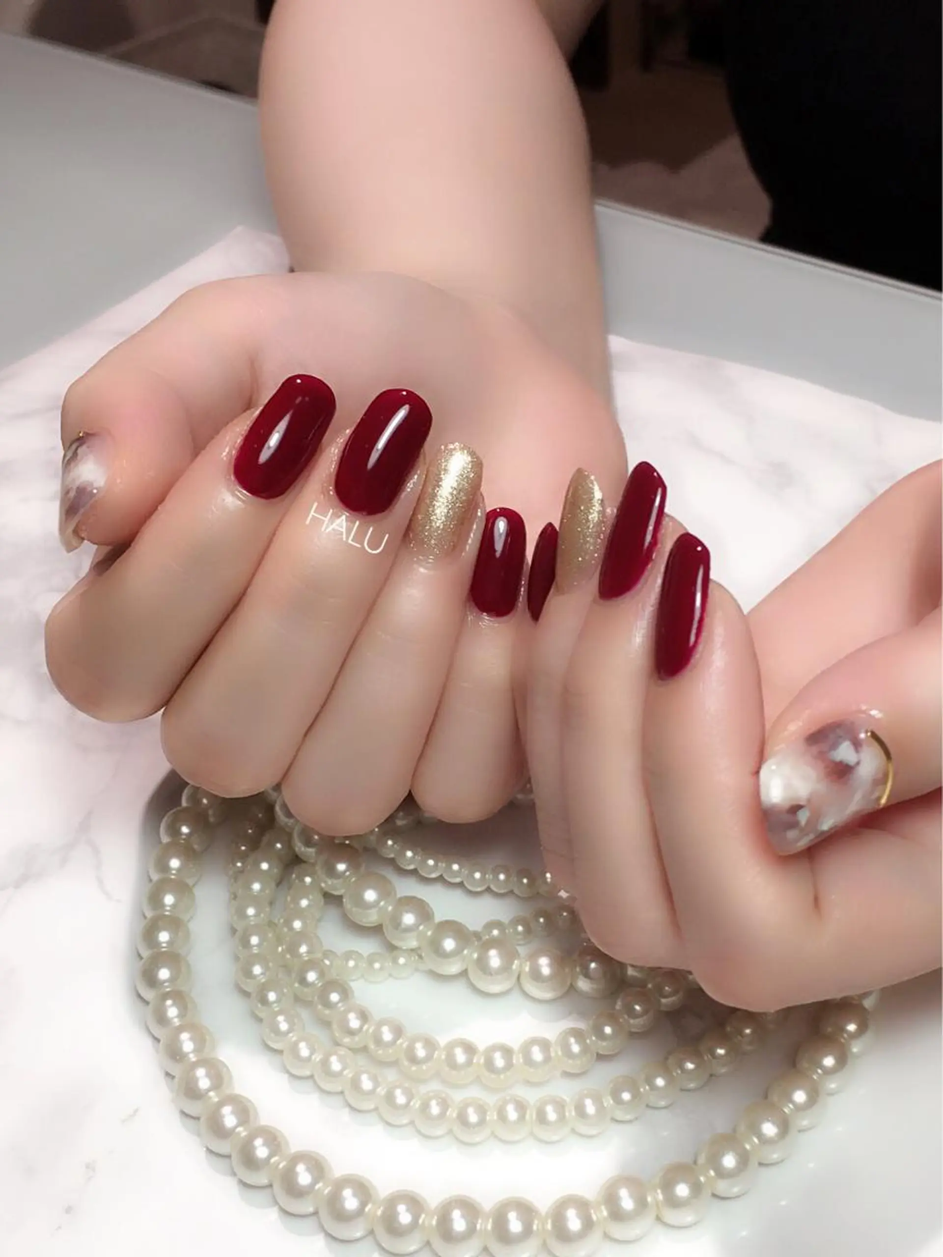 ネイル アートネイル ボルドー ゴールド ゴージャス ニュアンスネイル HALU ハルのネイルデザイン
