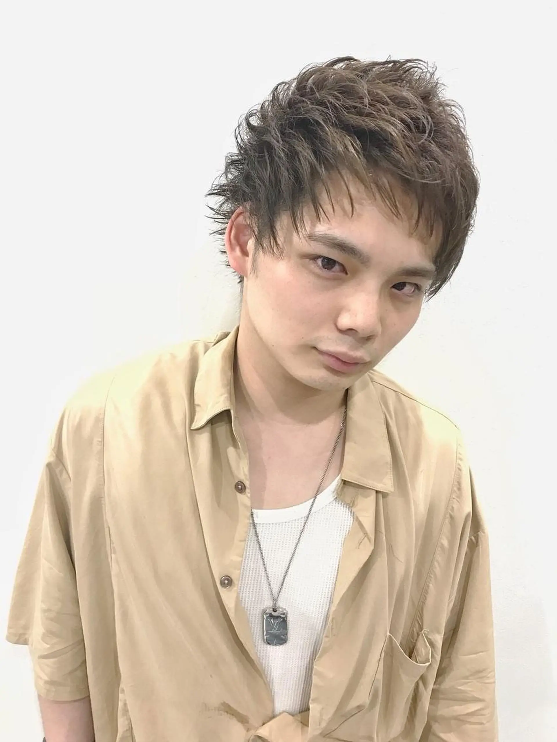 ミディアム カラー パーマ レイヤーカット 早崎太生のヘアスタイル