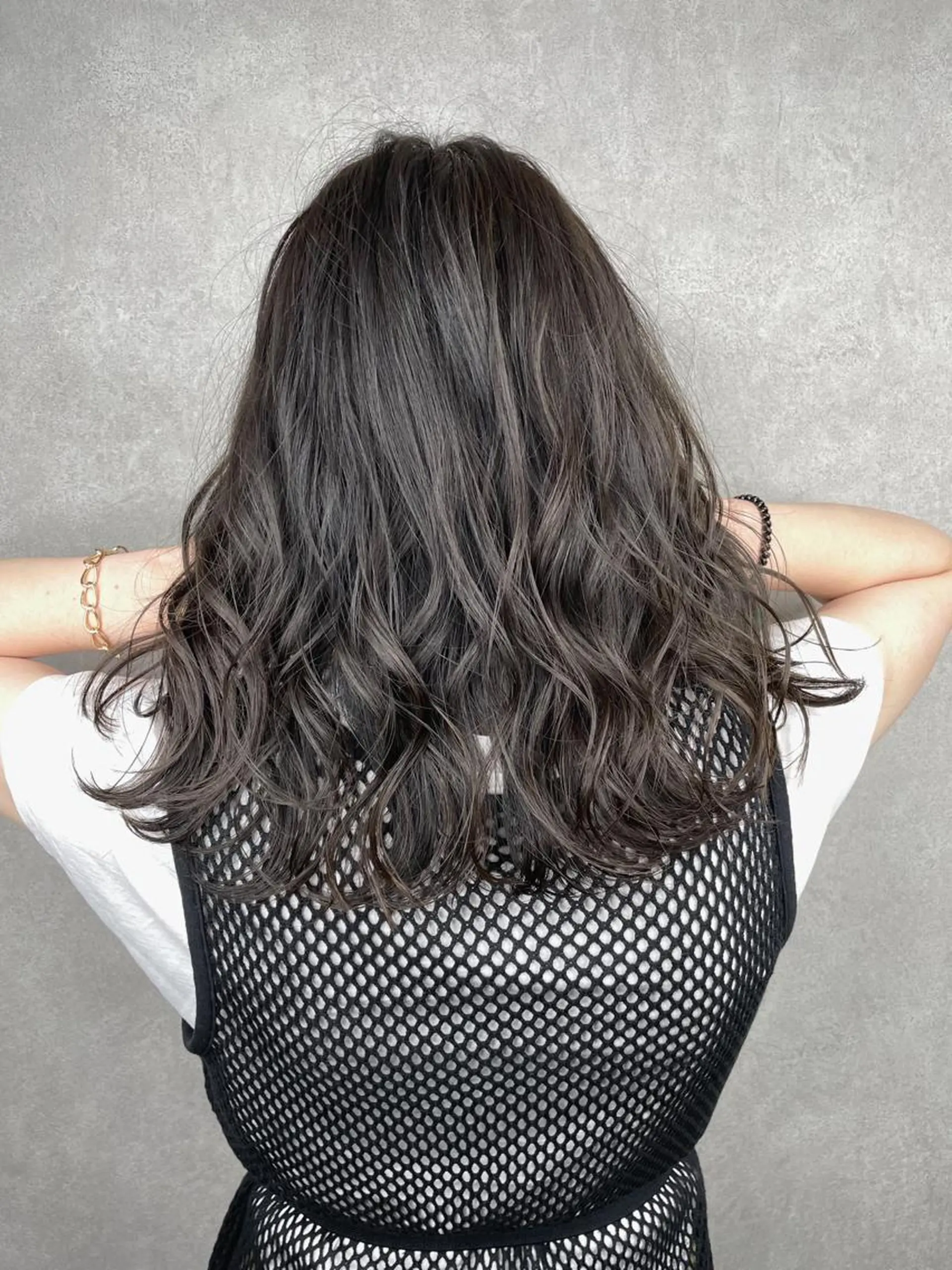 ミディアム カラー 井本翔太.髪質改善. ベージュ.グレージュのヘアスタイル