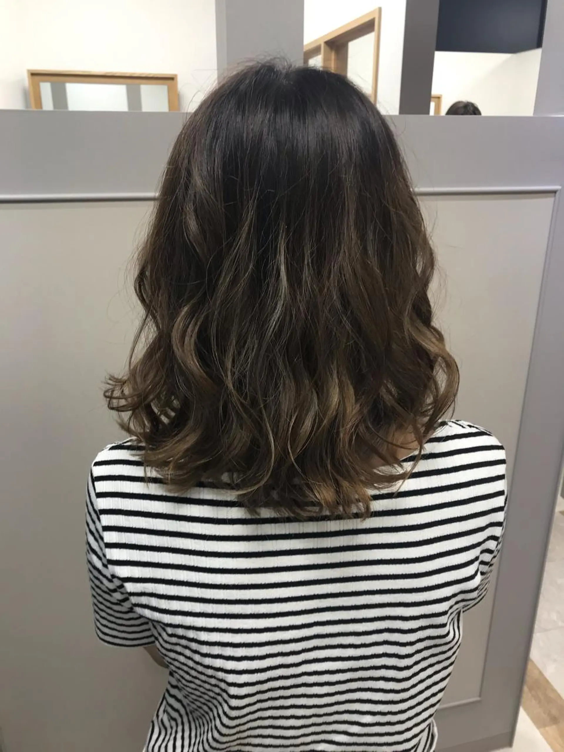 ミディアム カラー ブリーチ ere hair salonのヘアスタイル