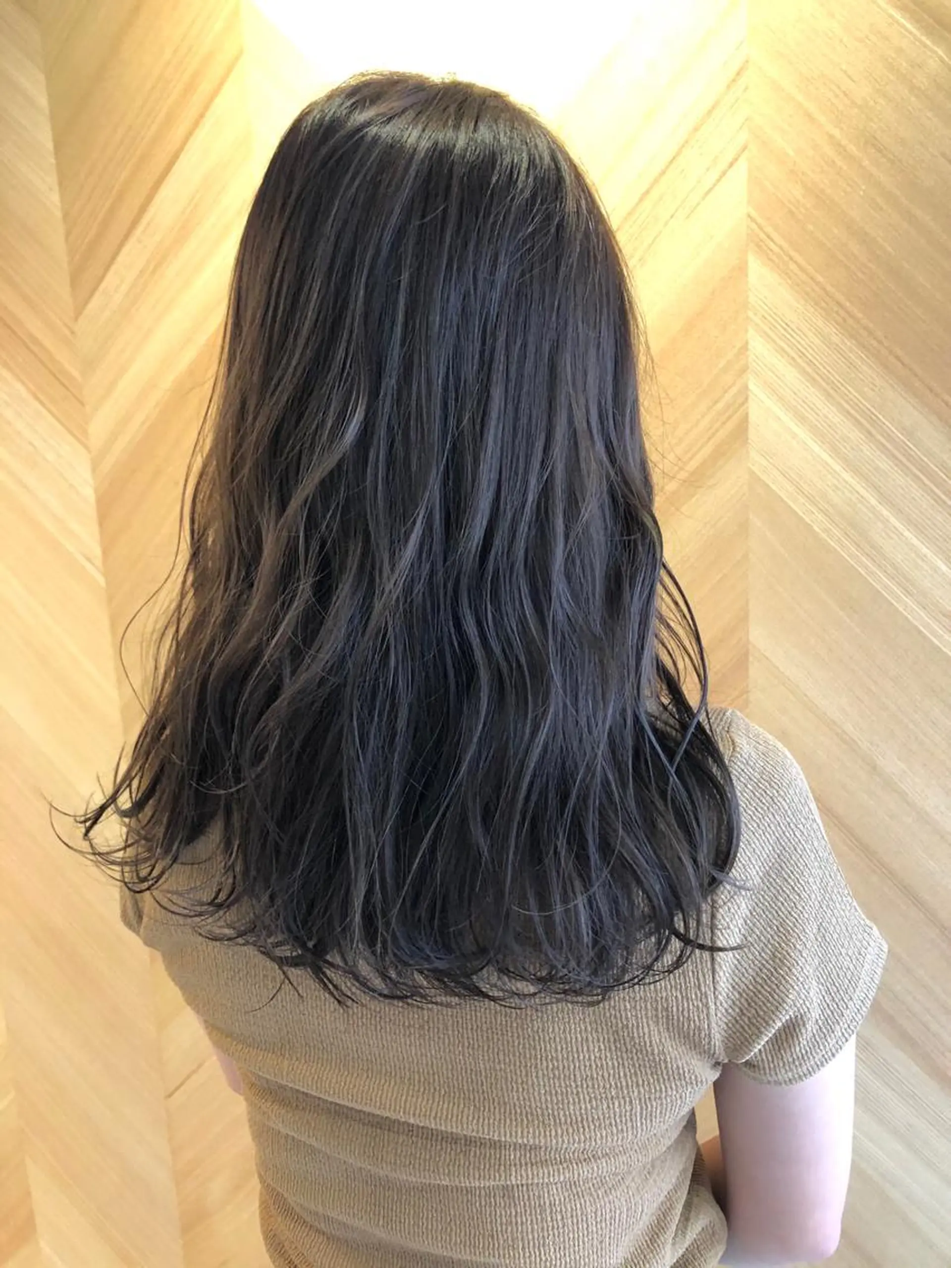 ロング アッシュ MIA スタイリストのヘアスタイル