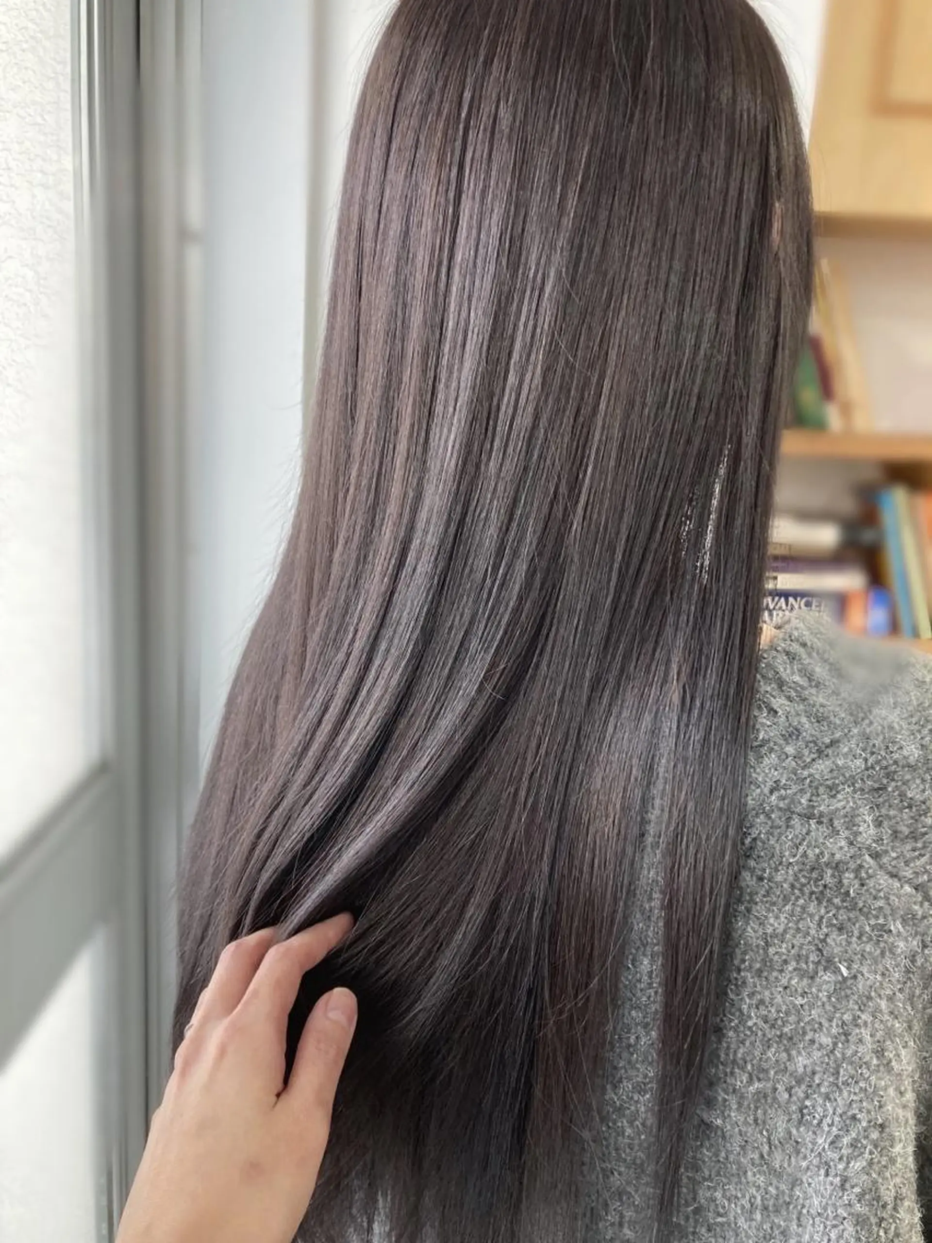 ロング roka ノゾミのヘアスタイル