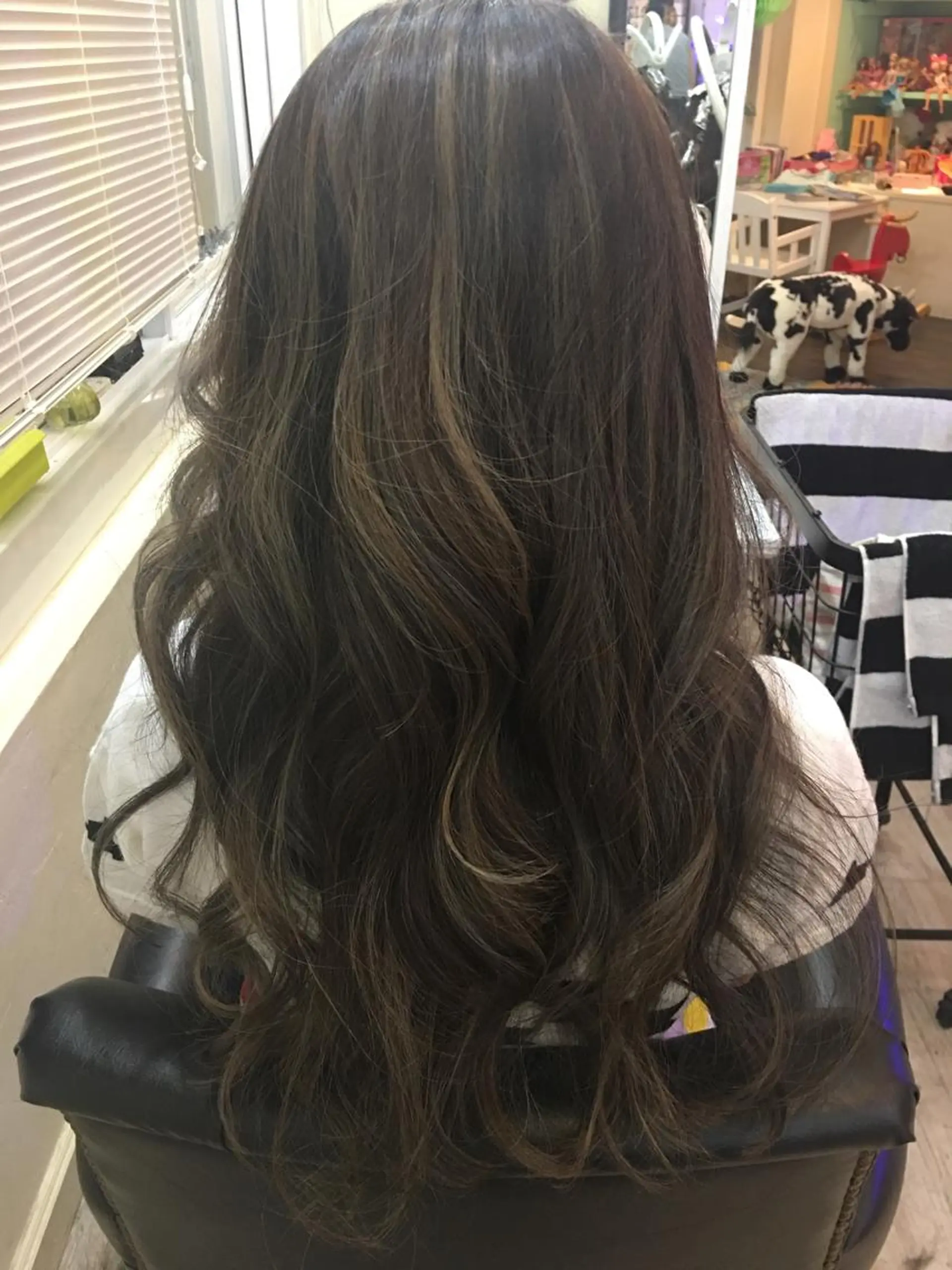 ロング カラー 鶴見 和美のヘアスタイル