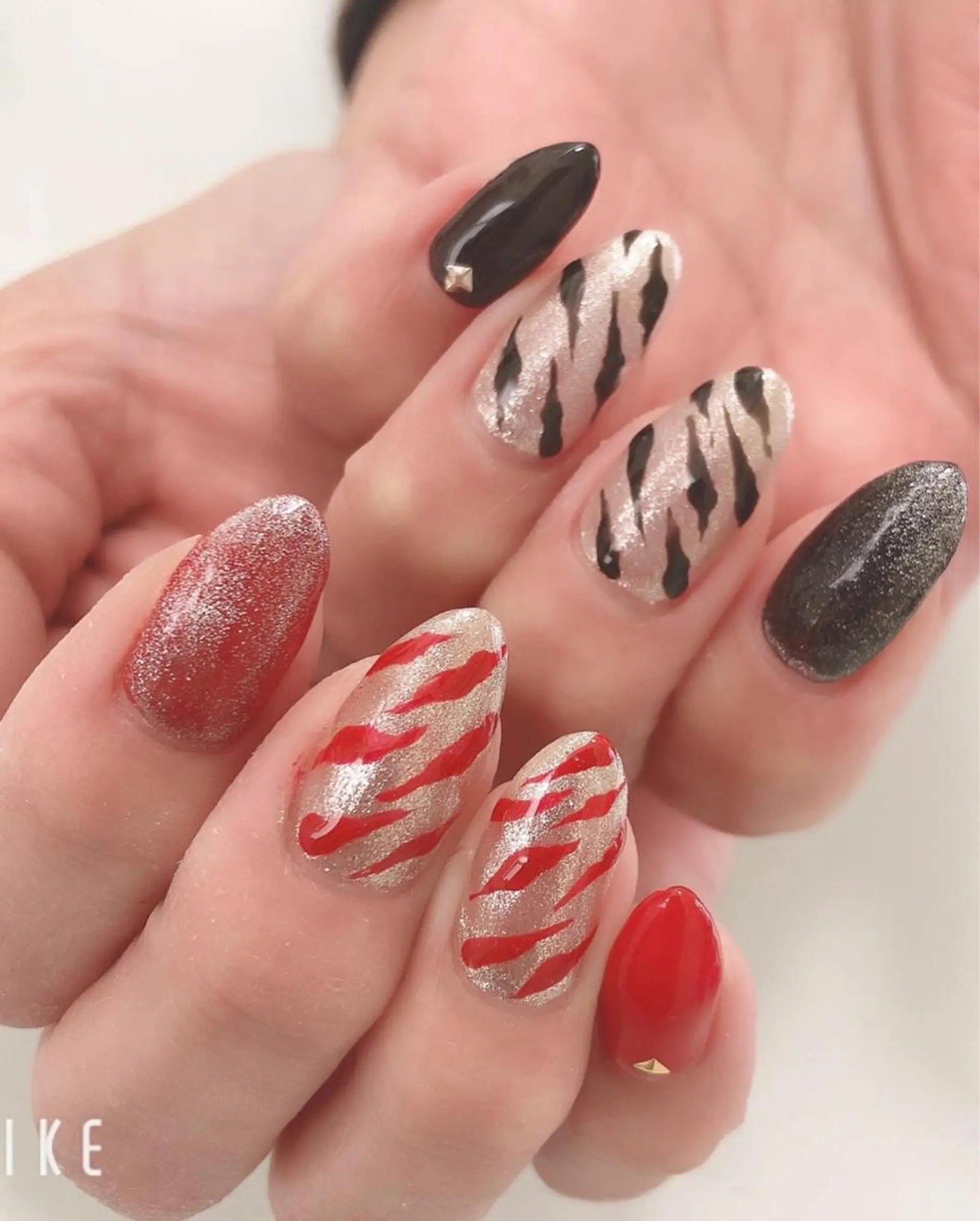 ネイル アニマル柄 ジェルネイル 韓国ネイル ミラーネイル 持ち込み Azulsou 廣川愛のネイルデザイン