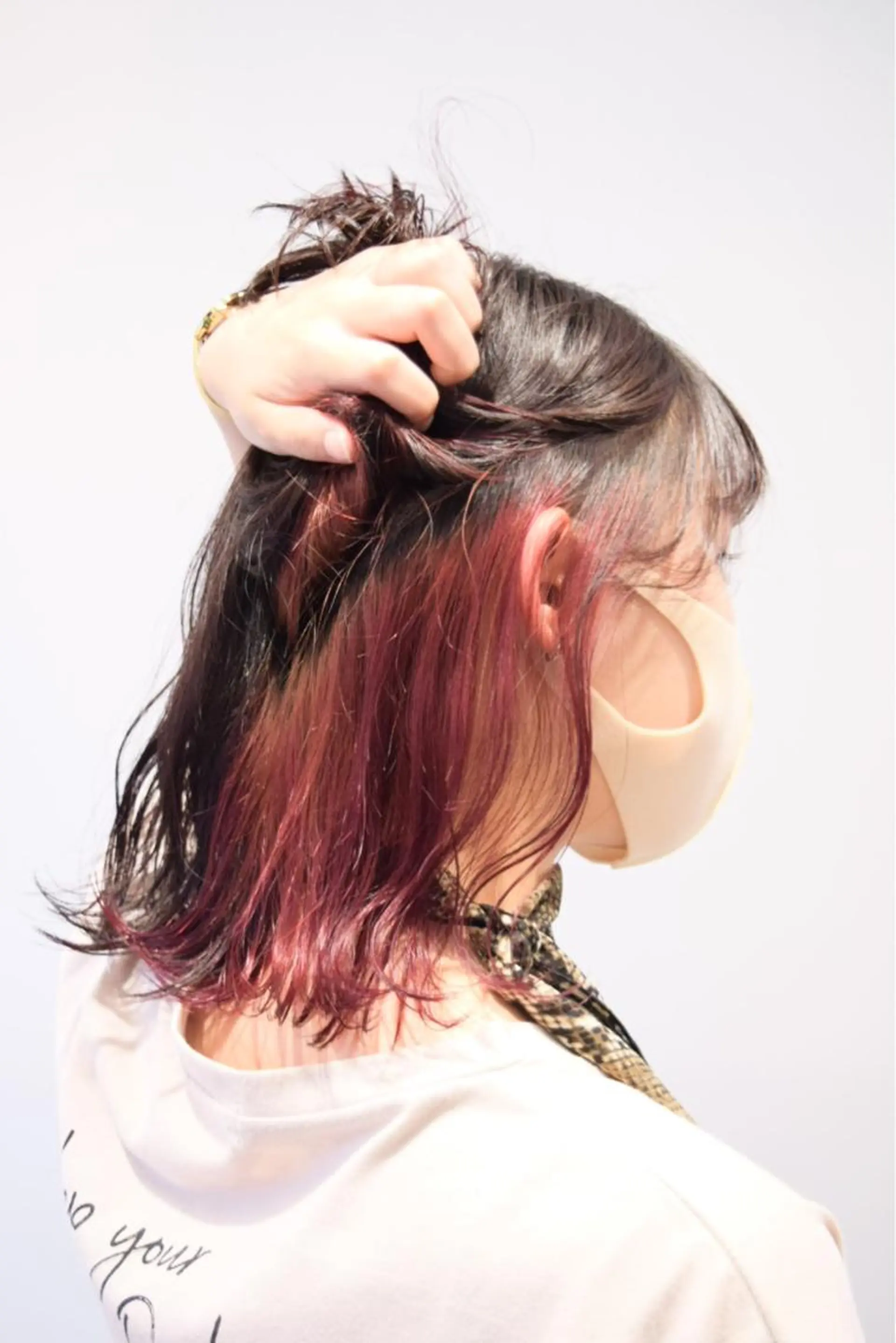 ミディアム カラー インナーカラー ピンクカラー ワタナベ テルマサのヘアスタイル