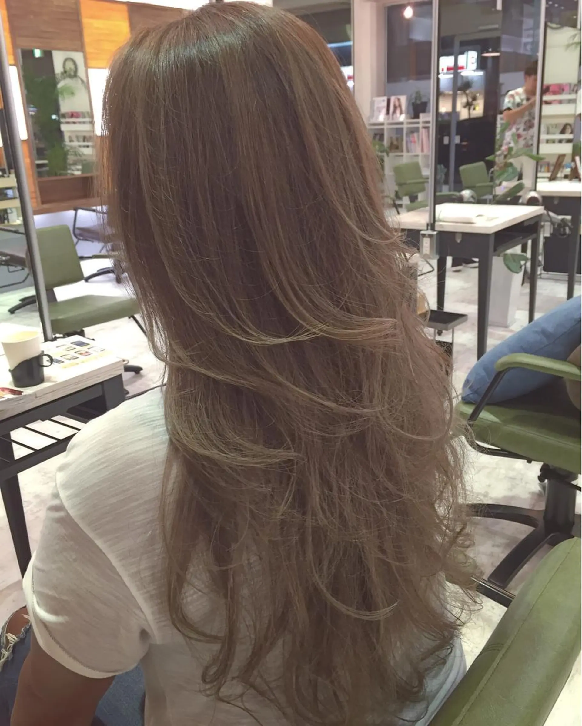 セミロング ロング カラー グレージュ ハイライトカラー ハイライト 青木 茂樹⭐️ 透明感カラーのヘアスタイル