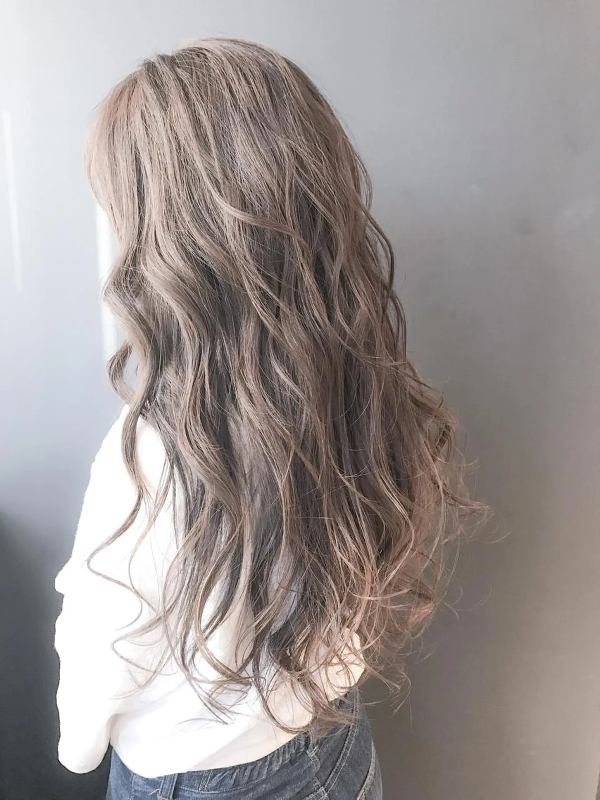 ロング カラー ブリーチ 透明感カラー ハイライトカラー ハイライト BOX mico.のヘアスタイル