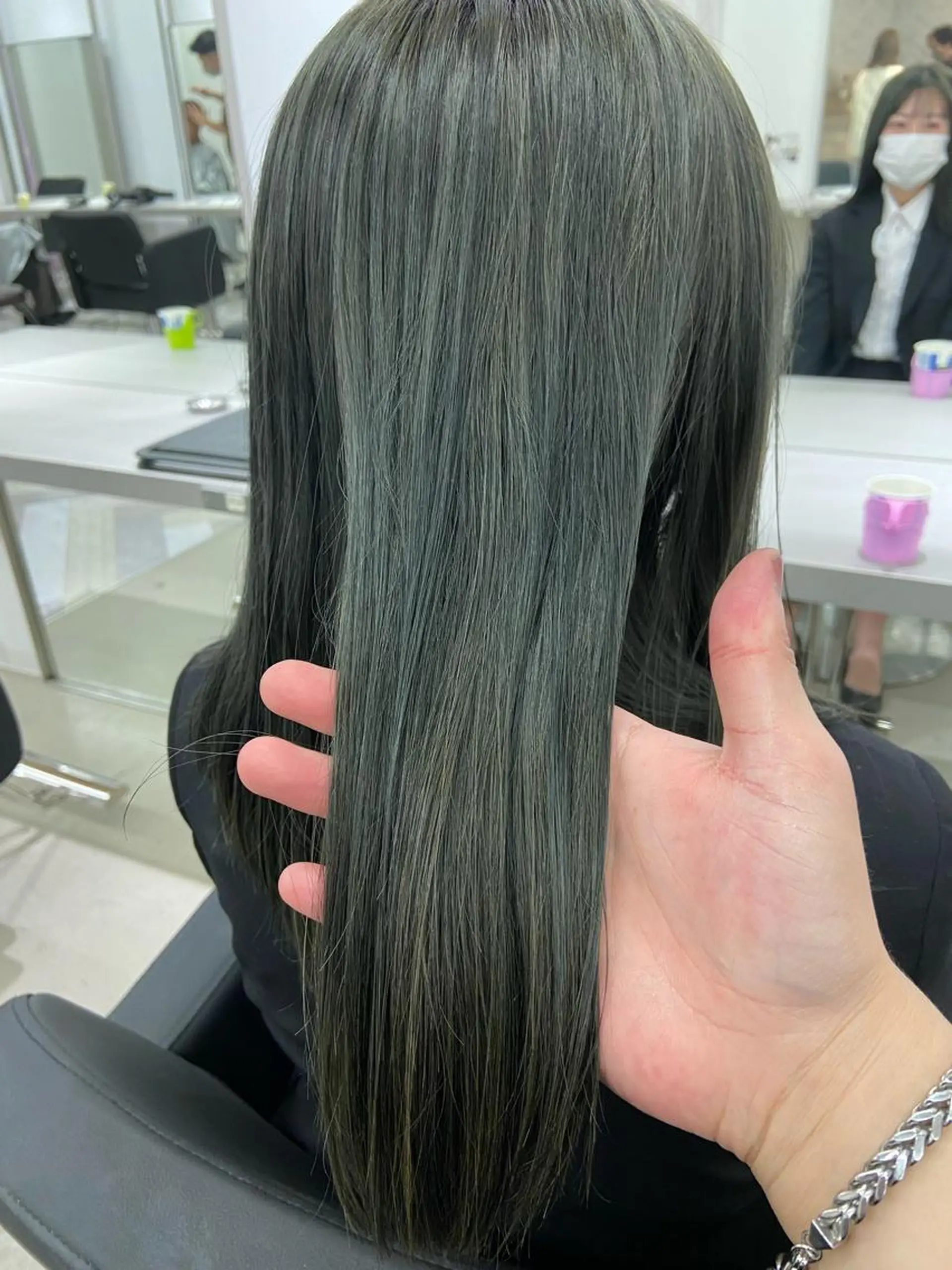 セミロング カット ヘアカラー トリートメント EIGHT奥野 心太のヘアスタイル