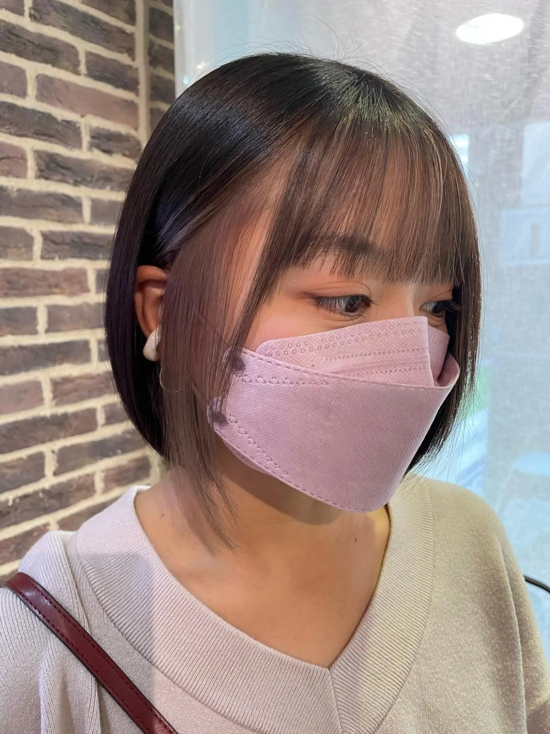 ミディアム カラー ベージュカラー ブリーチ イヤリングカラー ヘアカラー aya/小顔レイヤー /柔らかカラーのヘアスタイル