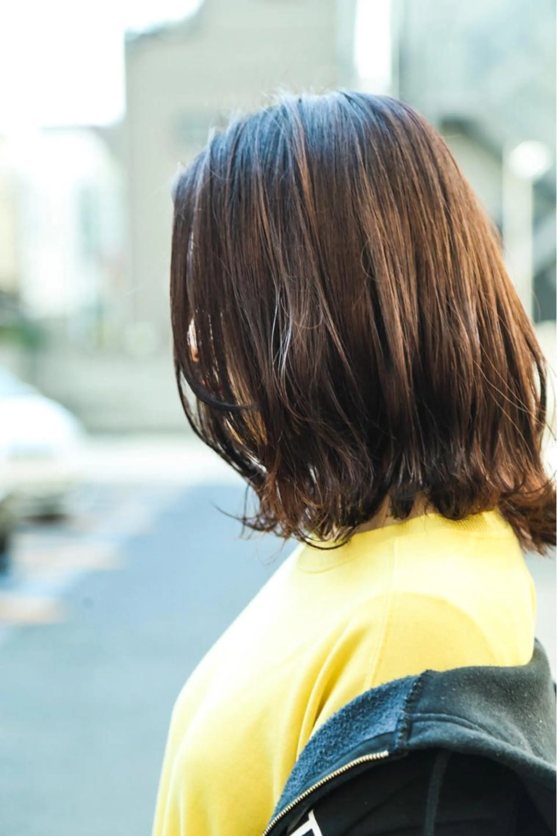 ミディアム 外ハネヘア オーストヘアージジ所属・TAI透明カラー 柔らかい縮毛矯正のヘアスタイル