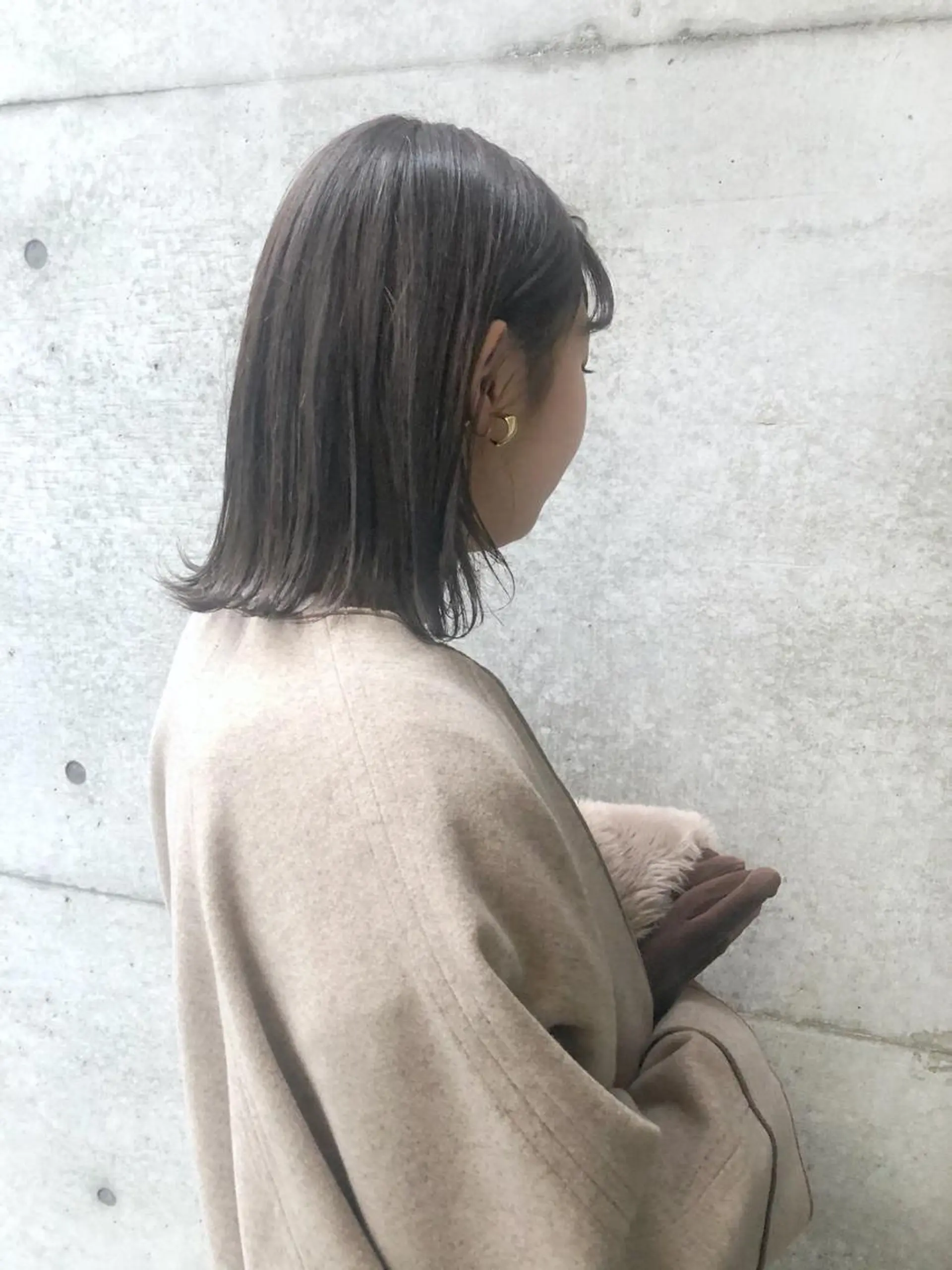 セミロング カラー 透明感カラー イルミナカラー clomus所属・YUKA艶髪 🌸寛ぎ部屋のヘアスタイル