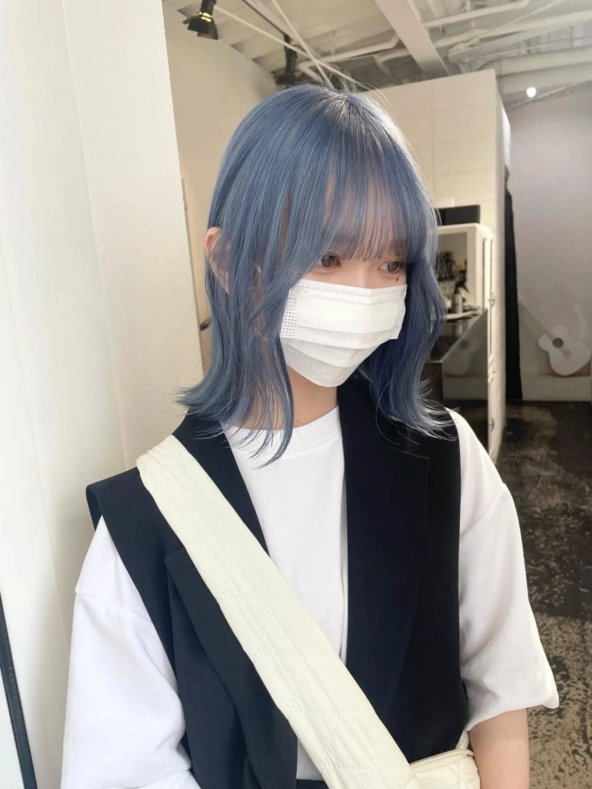 ミディアム カラー パーマ ヘアアレンジ メンズ キッズ ネイル マツエク・マツパ アイブロウ メンズブリーチ ブリーチ ブルーカラー ブルー クリアネイル カット ヘアカラー トリートメント 艶ハイトーン/ヘア アレンジAYAKAのヘアスタイル