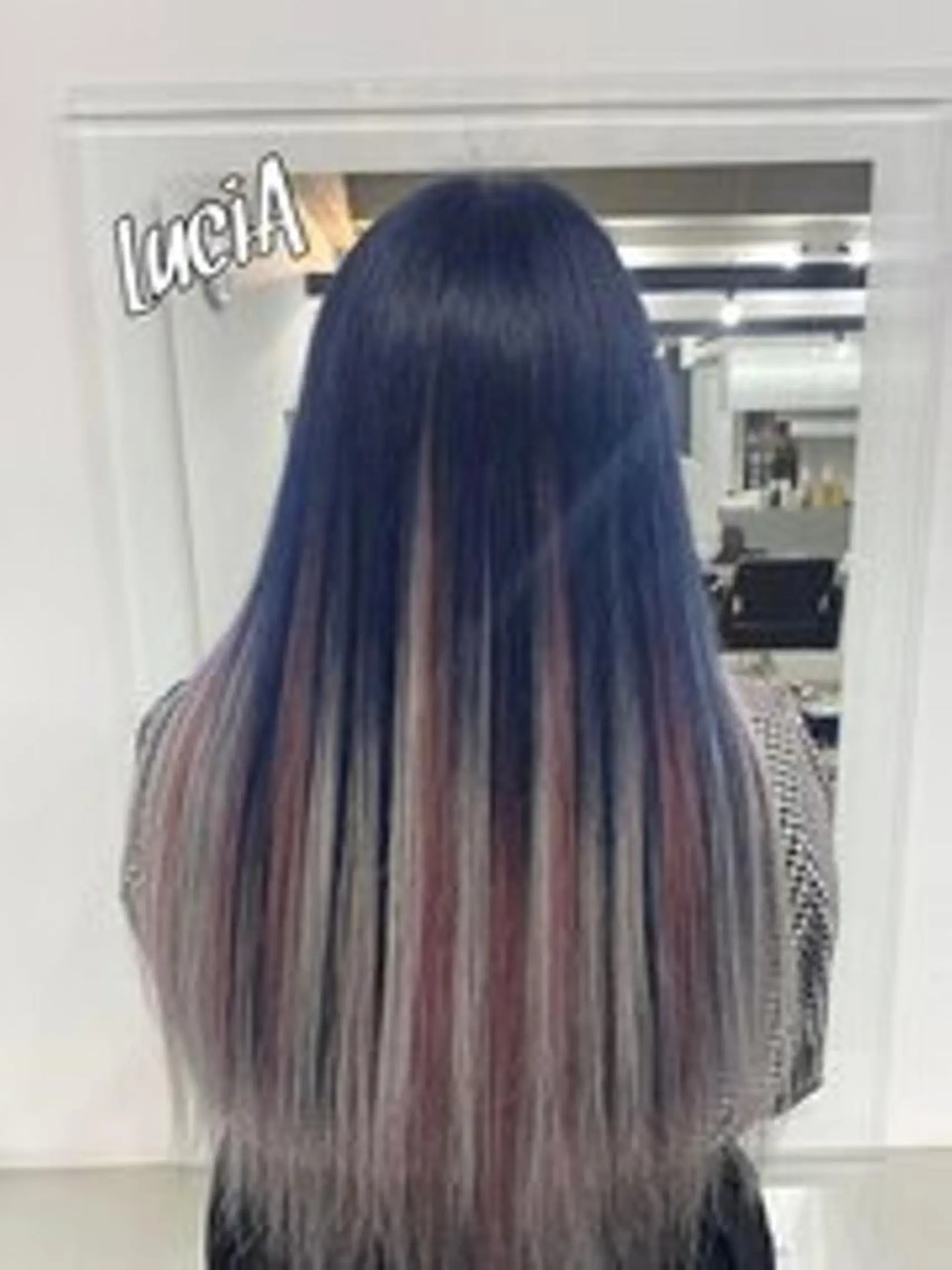 ロング ヘアアレンジ カラー シールエクステ 黒髪 ブリーチ ダブルカラー ハイトーンカラー LuciAエクステ カラー3000セラのヘアスタイル