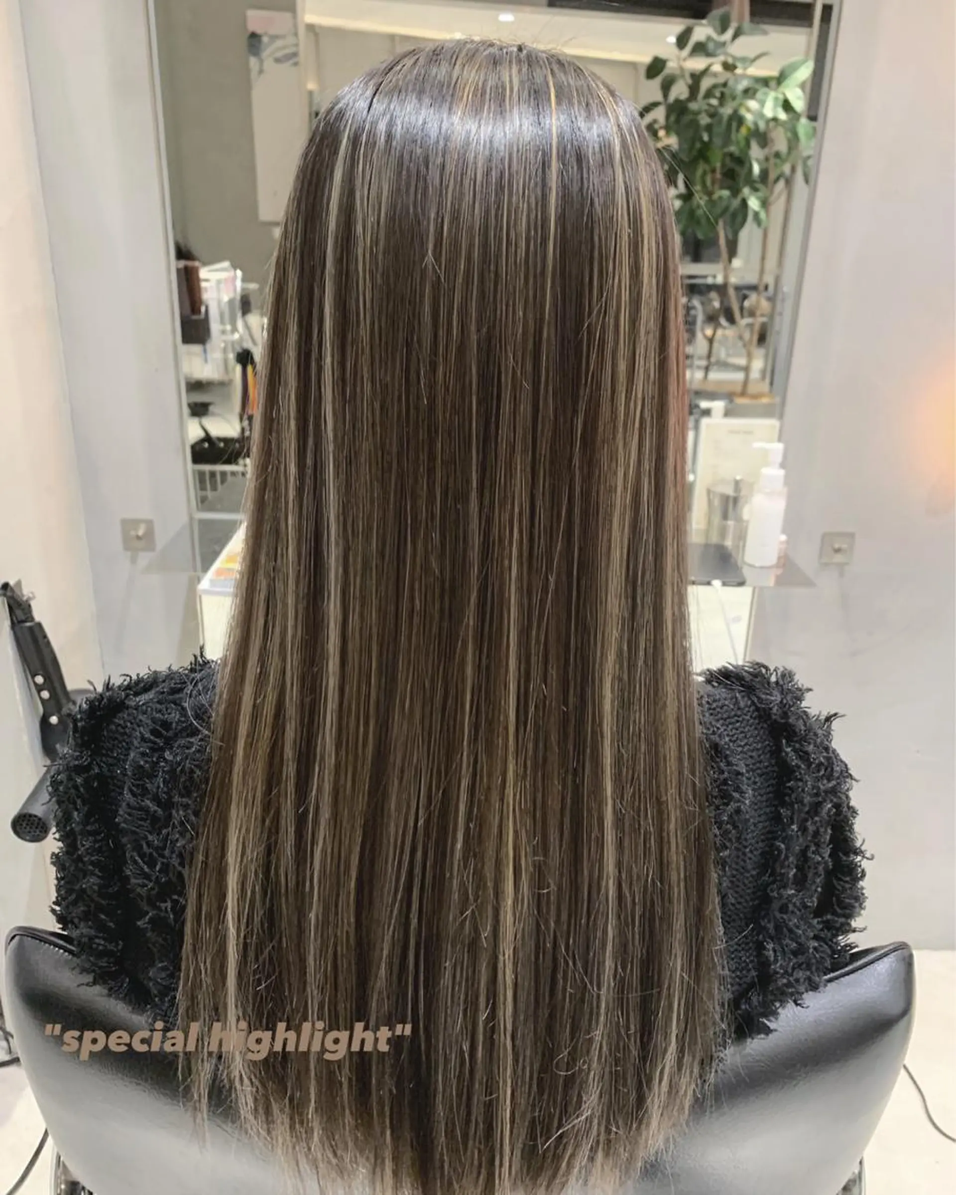 ロング カラー アッシュ ベージュカラー グラデーションカラー グレージュ ハイライトカラー Bree"ze所属・大河原 修太のヘアスタイル