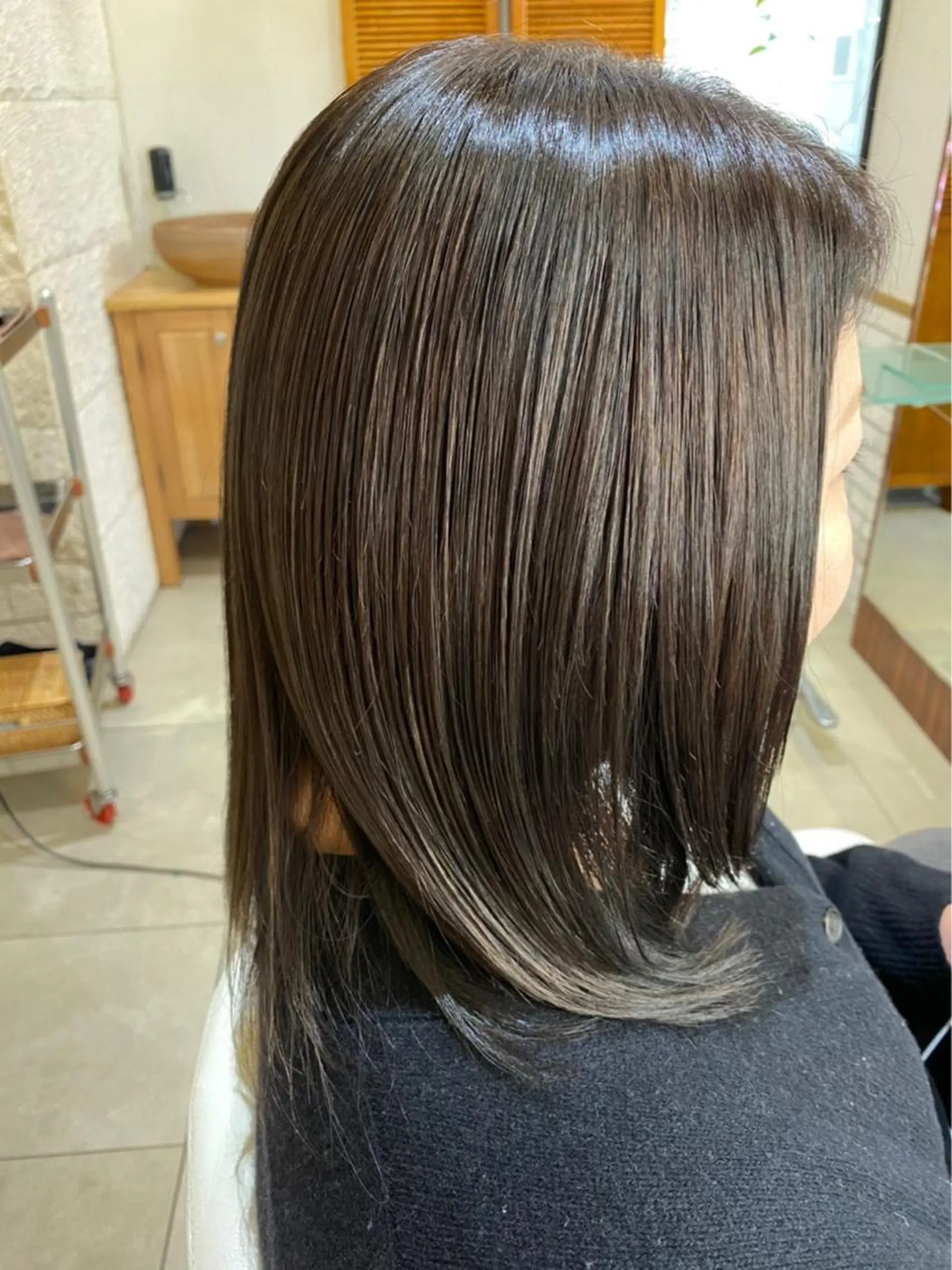 ミディアム カラー カット ヘアカラー トリートメント 峯村 亜希のヘアスタイル