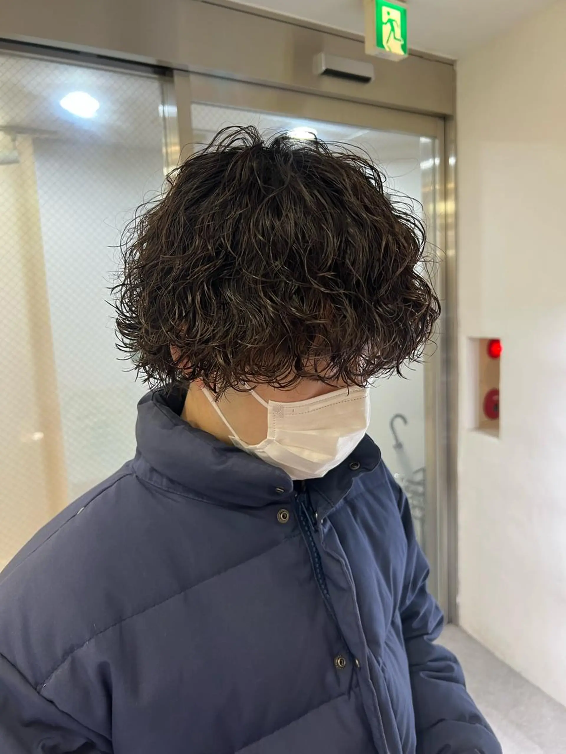カラー パーマ ヘアアレンジ メンズ キッズ ネイル マツエク・マツパ アイブロウ メンズパーマ 波巻きパーマ メンズウルフカット ウルフカット スパイラルパーマ カット パーマ トリートメント ショートヘア原宿 fifth コシのヘアスタイル