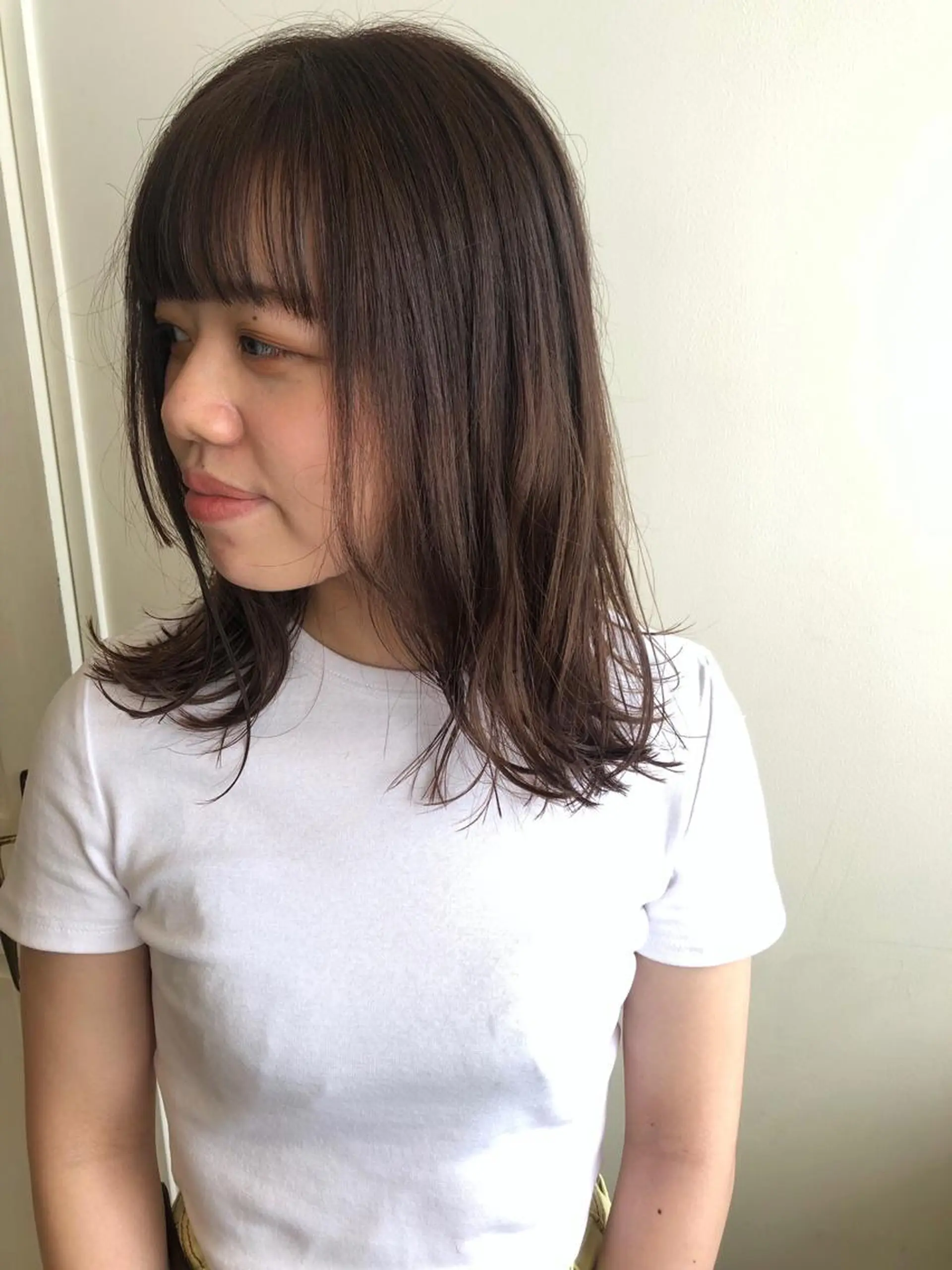 ミディアム カラー カット ヘアカラー トリートメント MIOベージュカラー 柔らかいカラーのヘアスタイル