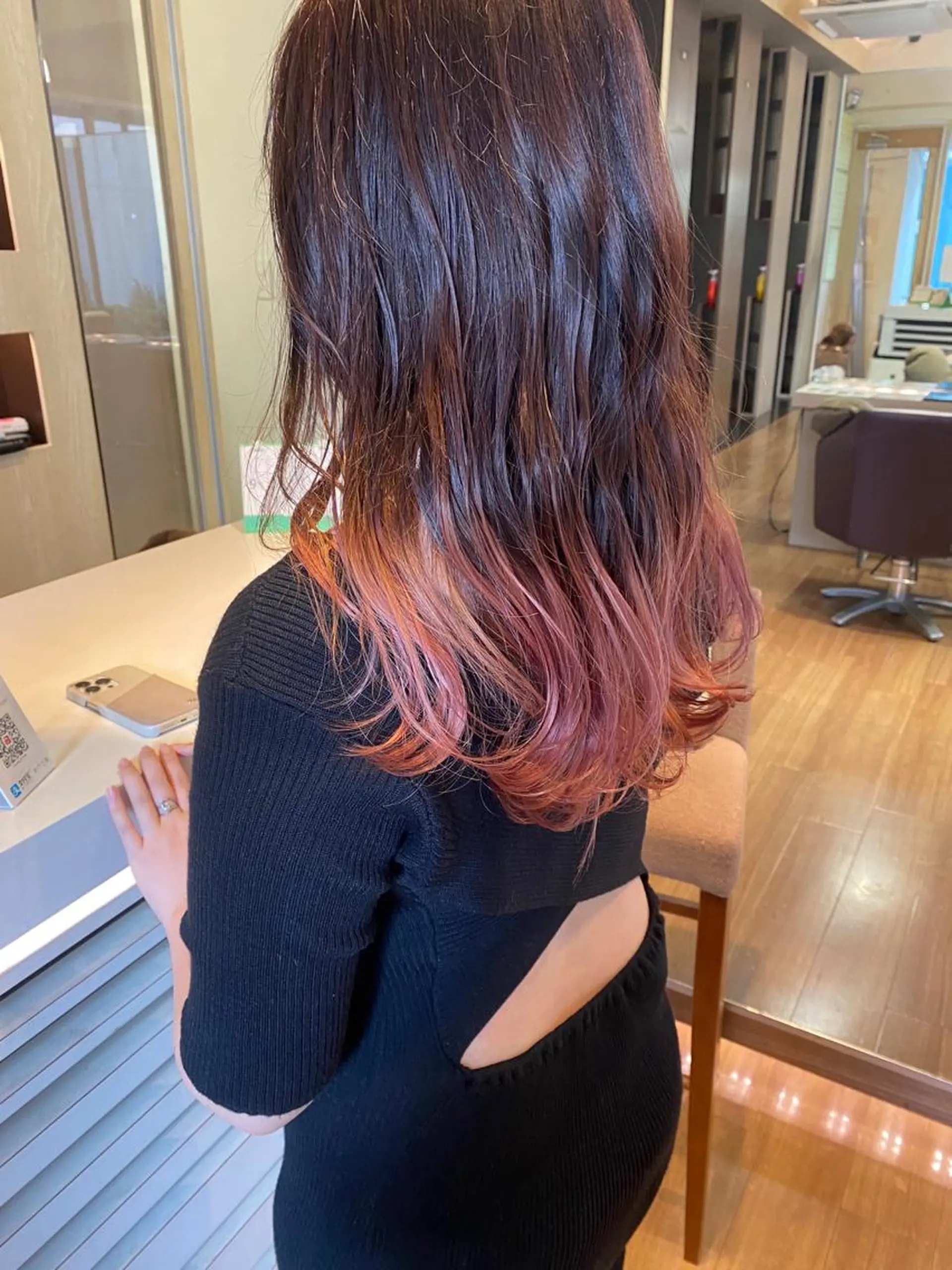 ロング カラー デザインカラー グラデーションカラー カット ヘアカラー ハマベ イクト FLORENのヘアスタイル