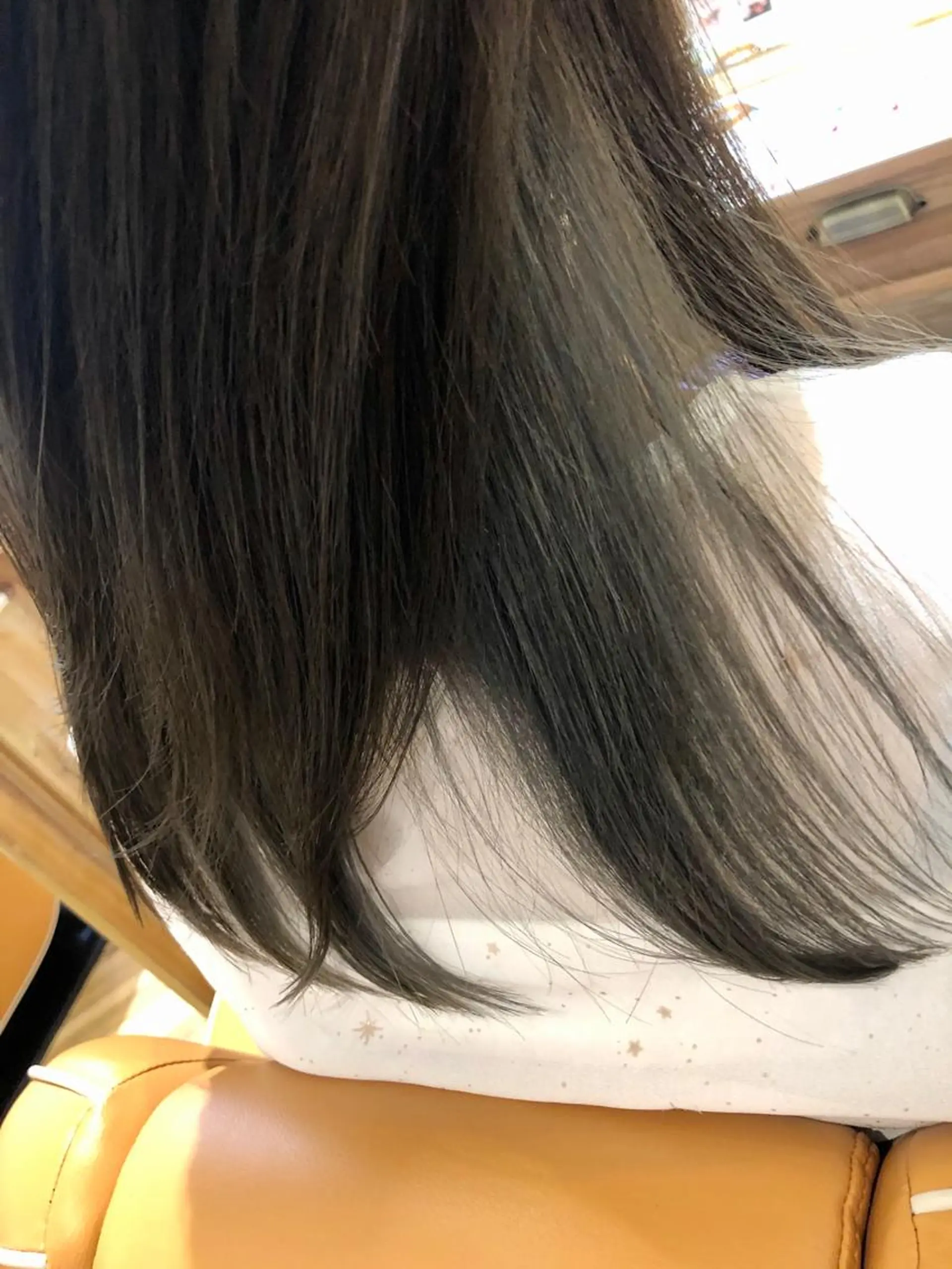 ミディアム ブリーチ無し白髪ぼか し/艶髪/津嘉山のヘアスタイル