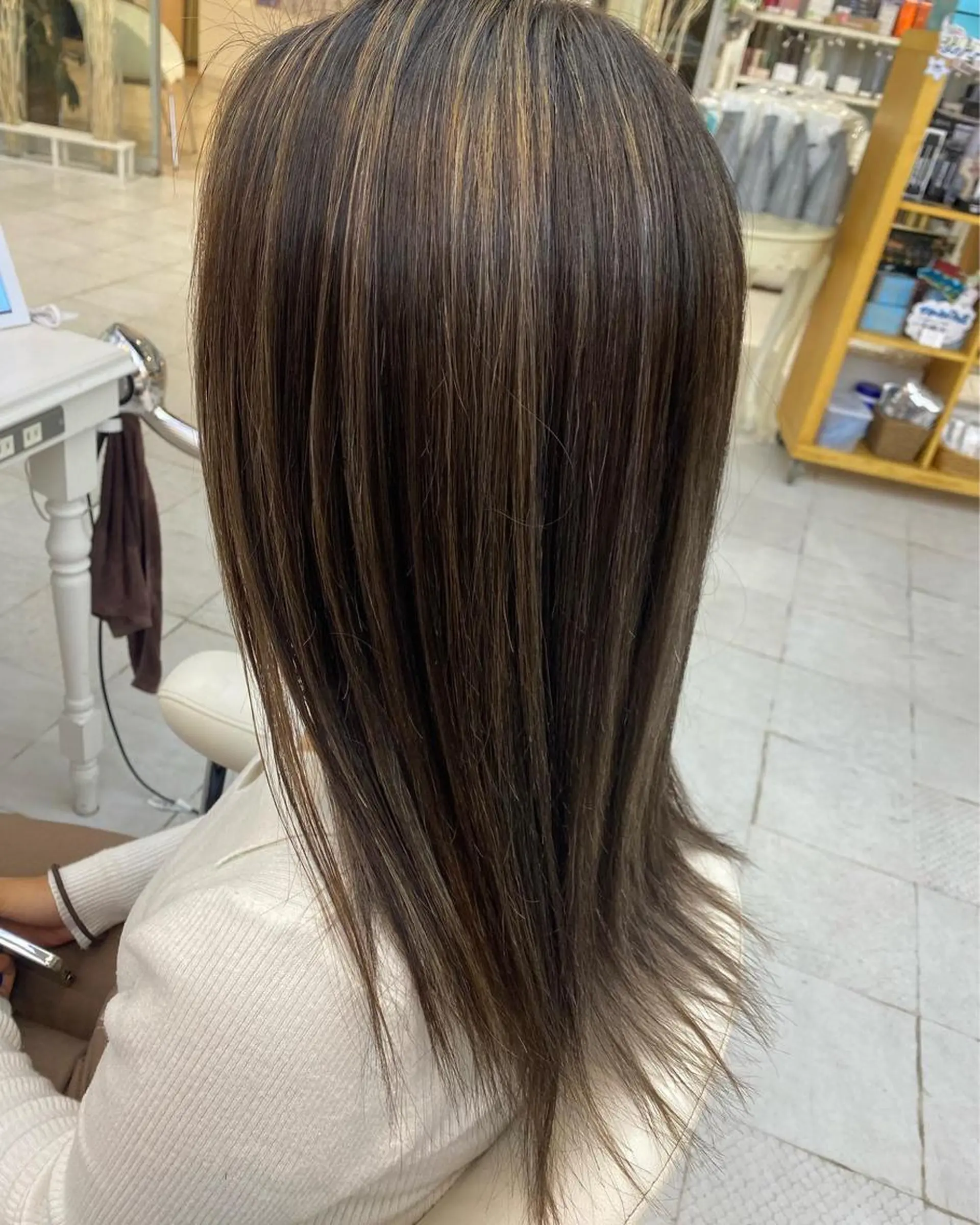 ロング 3Dハイライト ハイライト 白髪ぼかしハイライト めさきすずなのヘアスタイル