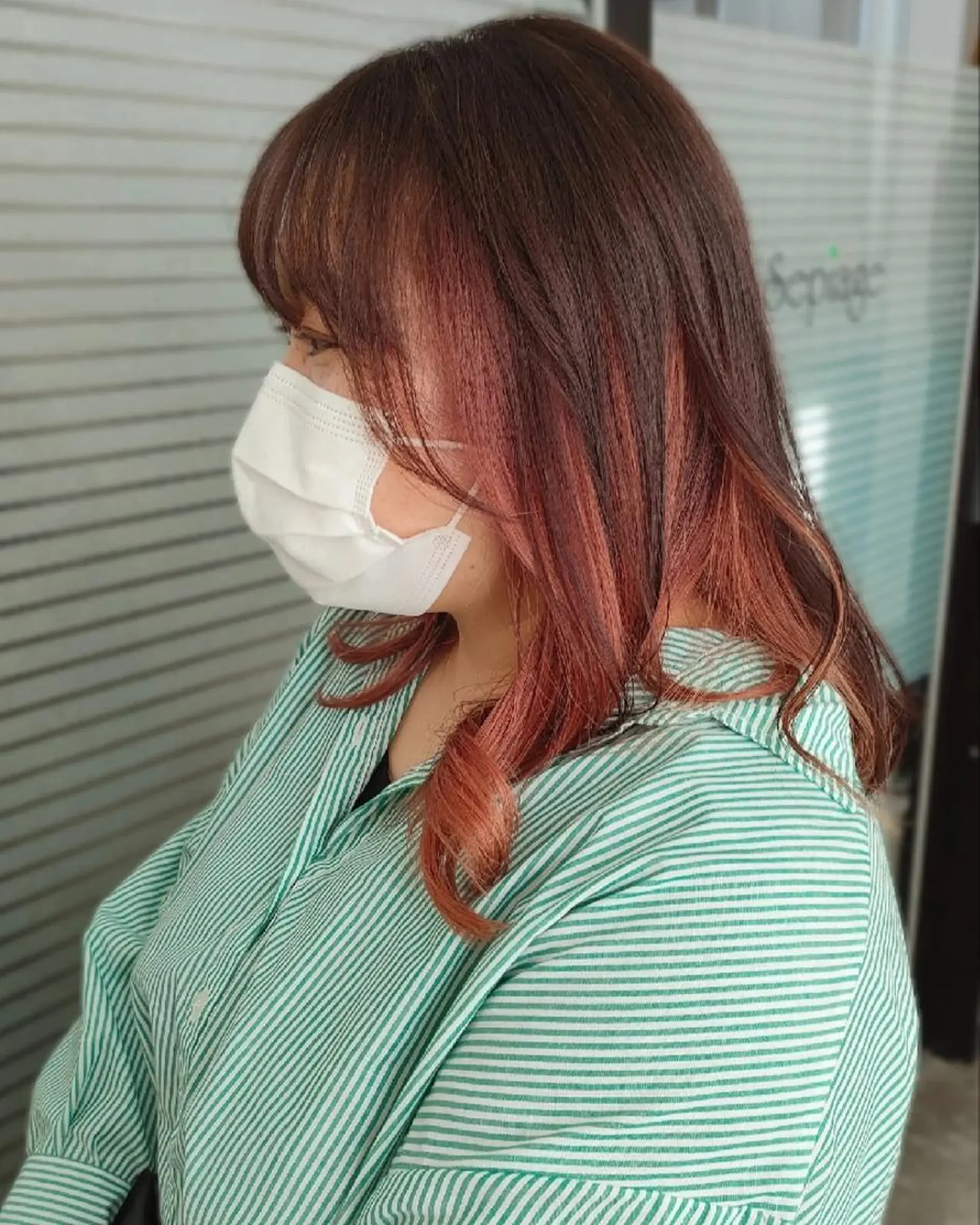 セミロング カラー ブラウンカラー インナーカラー オレンジ ピンクカラー ピンクブラウン カット ヘアカラー sepiage trois所属・酒井 亜希のヘアスタイル