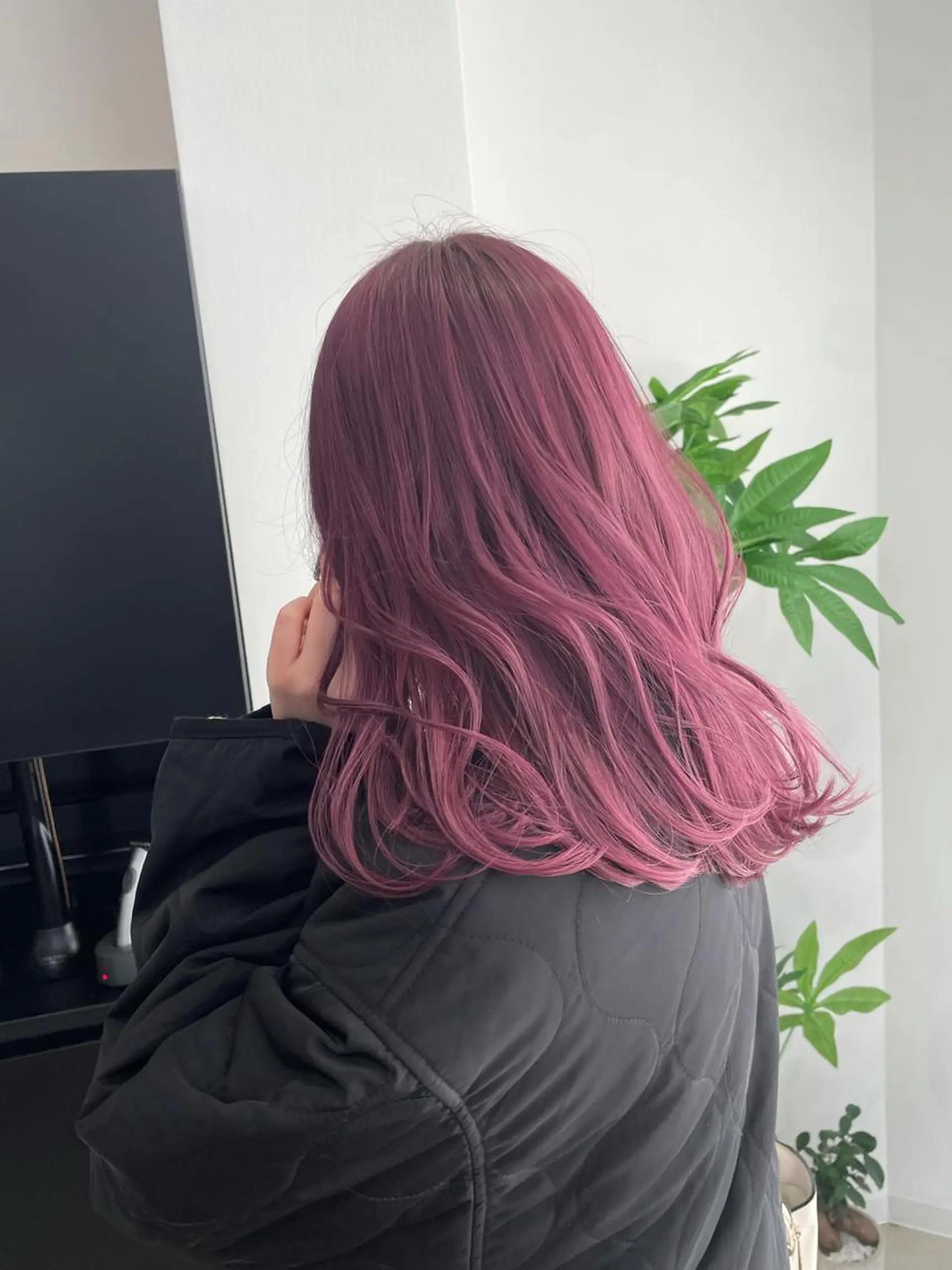 セミロング ブリーチカラー特化 碇　英朗のヘアスタイル