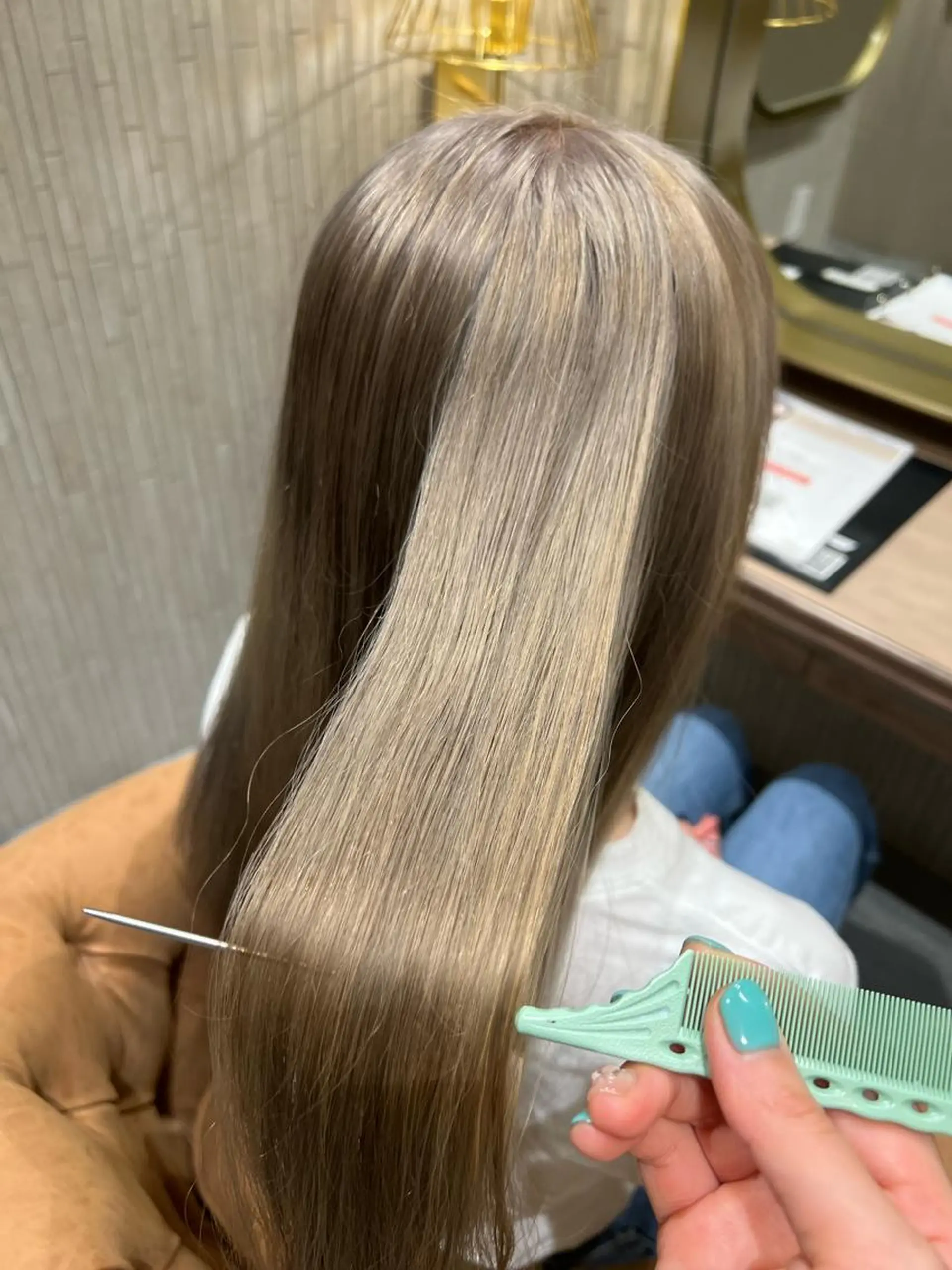 ロング カラー ベージュカラー シルバー シルバーベージュ トリートメント Aya/四条烏丸/ インナーカラーのヘアスタイル