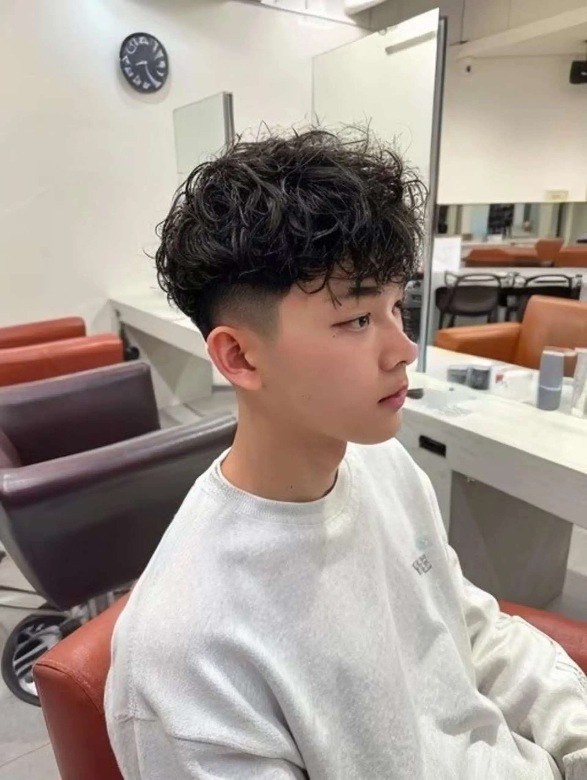 メンズ メンズブリーチ センターパート メンズ韓国風 韓国マッシュ マッシュ カット パーマ トリートメント メンズスタイリスト✨ 助川龍哉のヘアスタイル