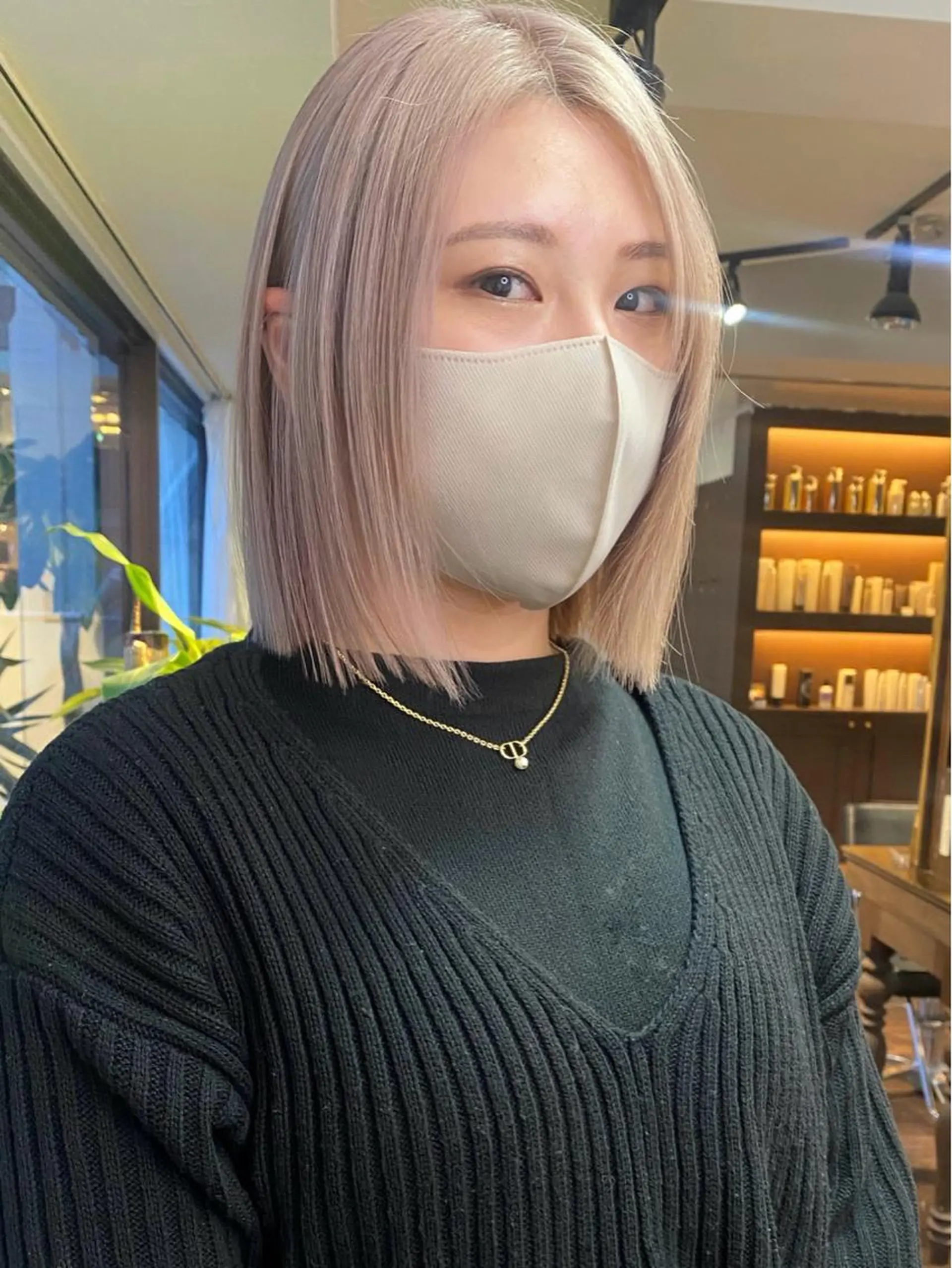 ミディアム カラー ヘアアレンジ 切りっぱなしボブ ベージュカラー ブリーチ ダブルカラー ハイトーンカラー 韓国ヘア×髪質 改善🇰🇷シオリのヘアスタイル