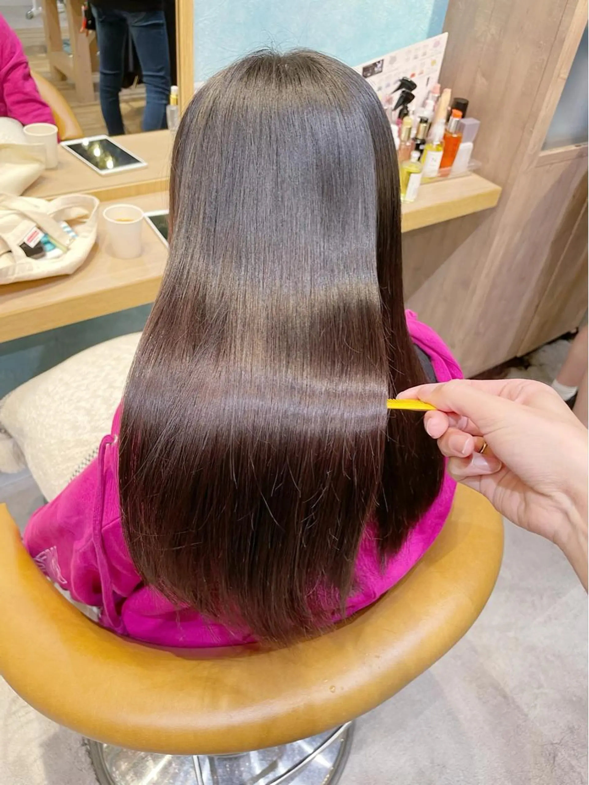 セミロング カット ヘアカラー 縮毛矯正 トリートメント 縮毛矯正　髪質改善 韓国風レイヤー　吉田のヘアスタイル