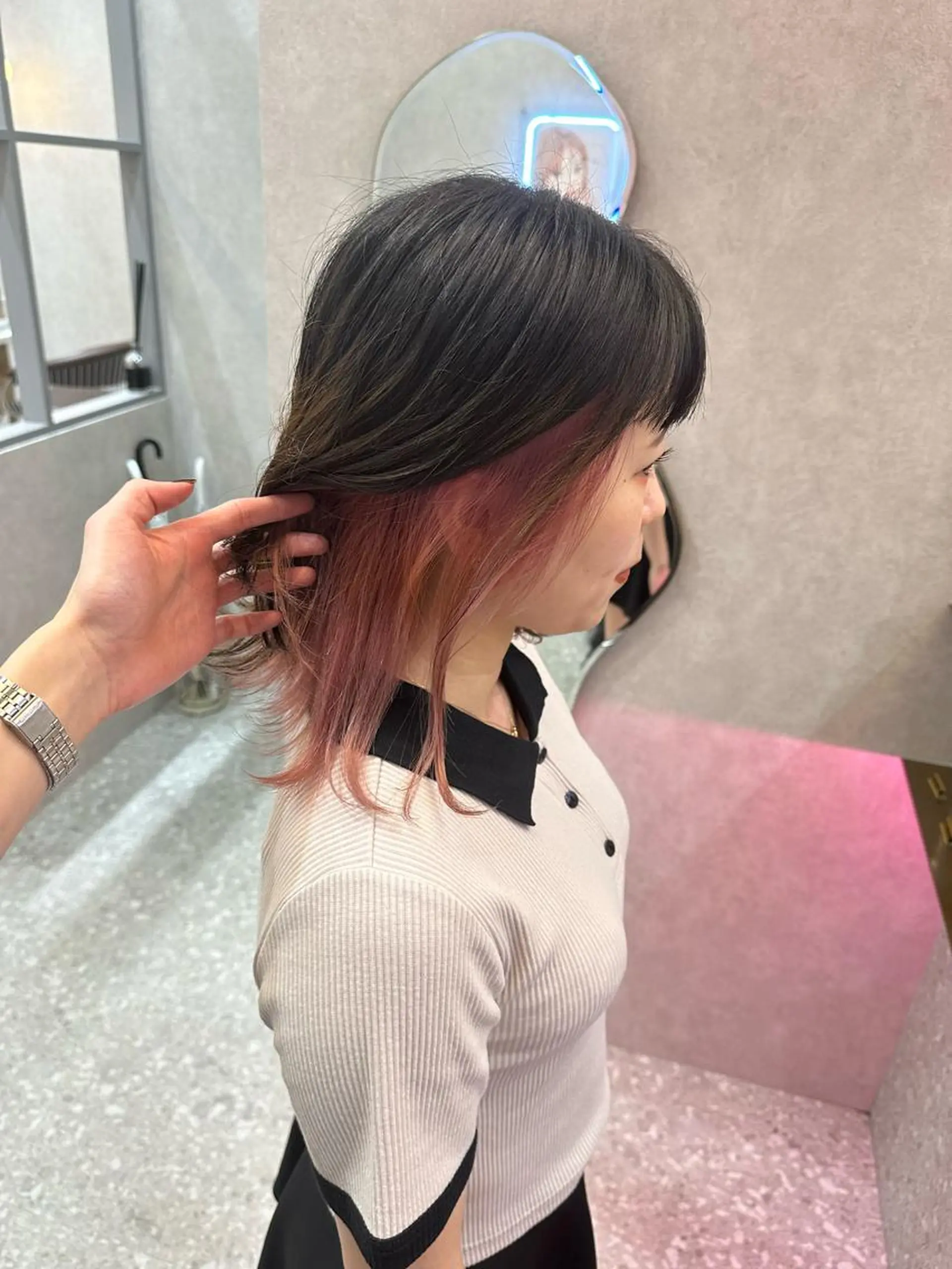 ミディアム カラー ヘアアレンジ ヘアカラー yuuto🌈 冬の透け感カラーのヘアスタイル