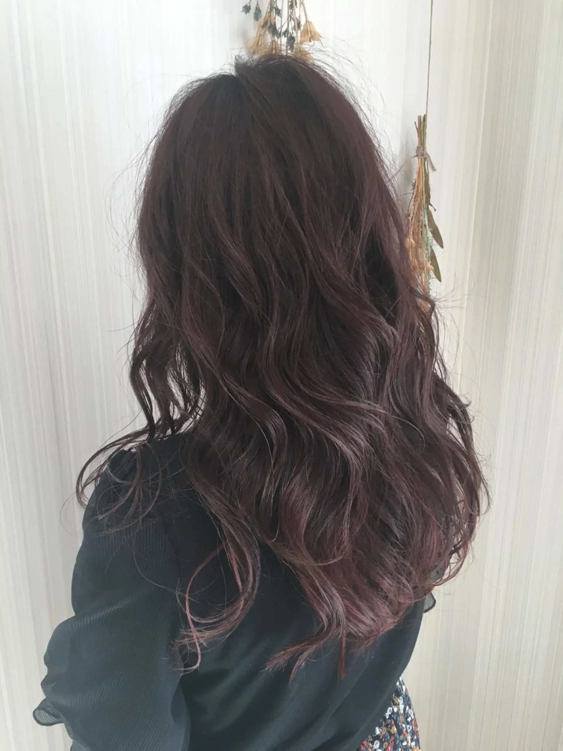 セミロング カラー ブリーチ イルミナカラー インナーカラー レッドカラー ヘアカラー トリートメント ハイトーン/ブリーチ 山崎　悠次のヘアスタイル