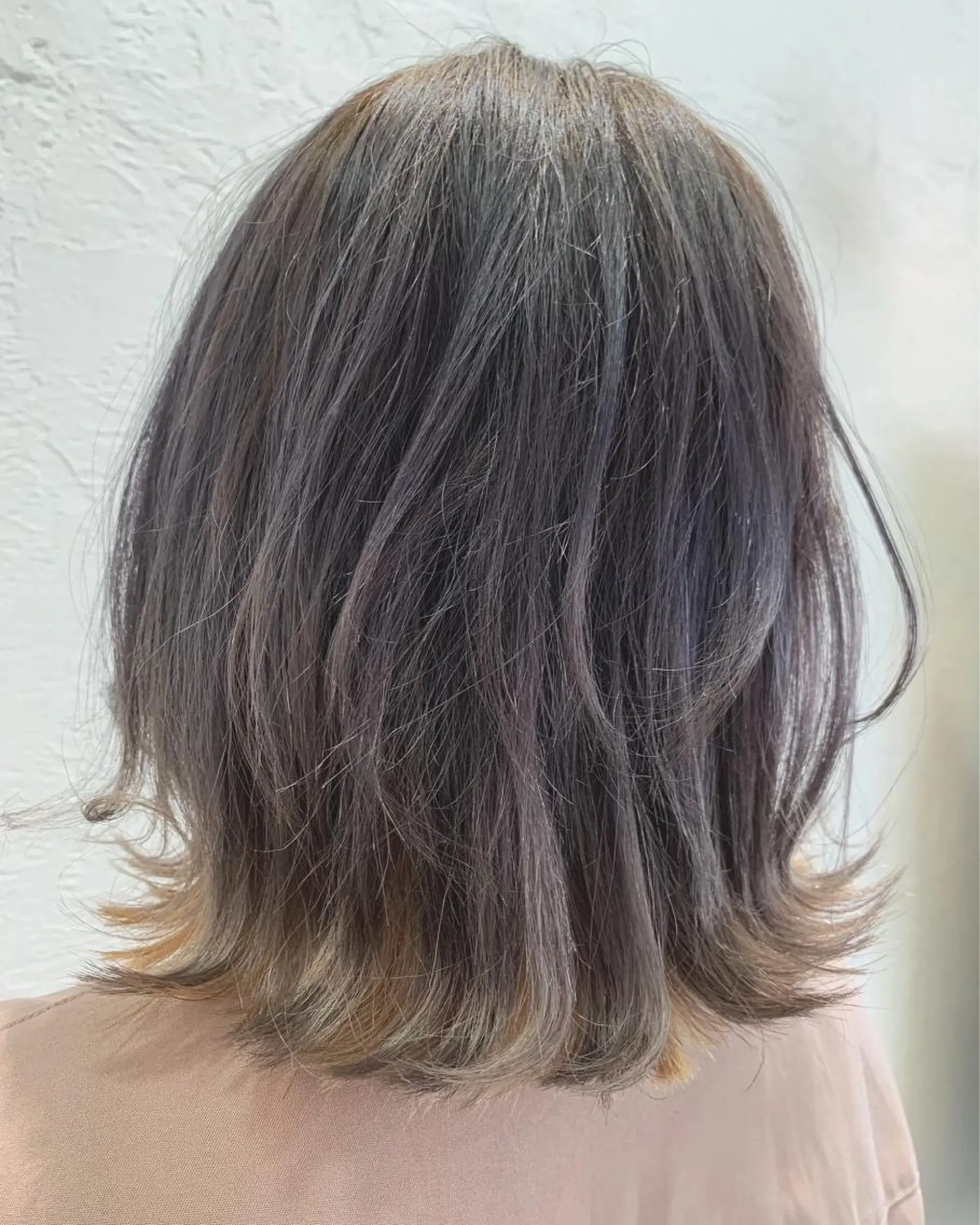 ミディアム カラー fio マナミのヘアスタイル