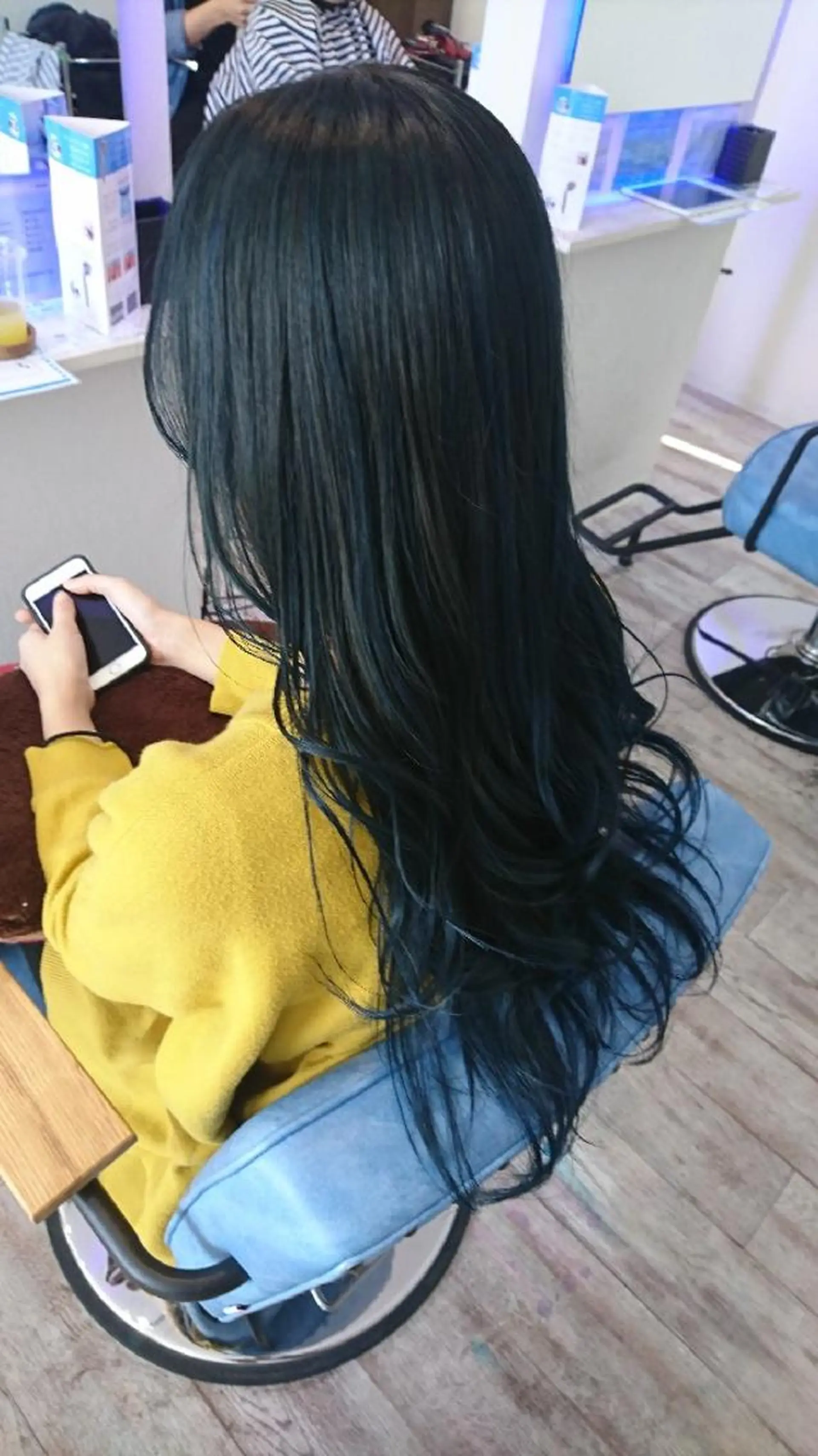 カラー ロング 黒髪 ブルーカラー ブルーブラック 中嶌 健一のヘアスタイル