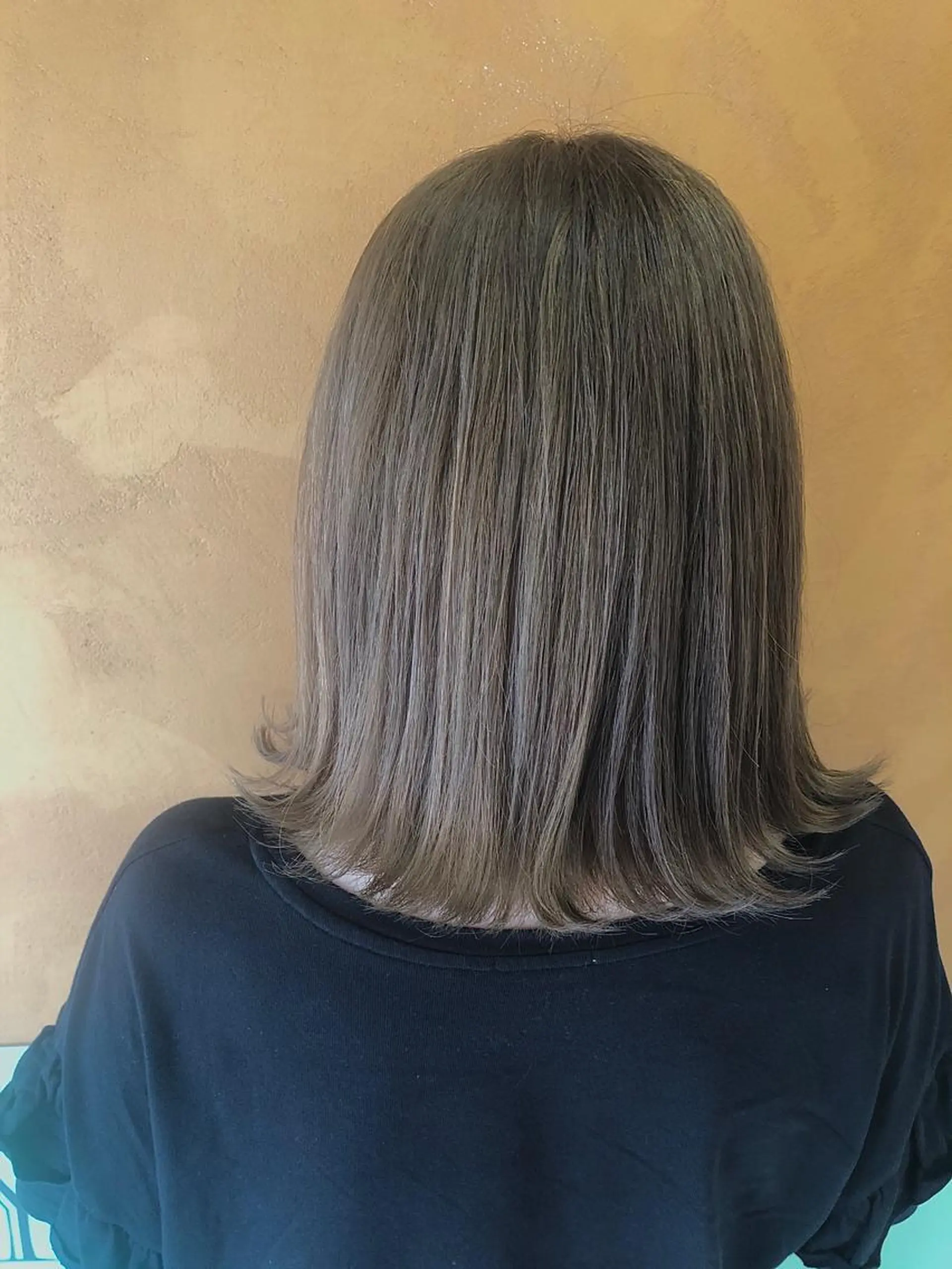 ミディアム カラー 西 めぐみのヘアスタイル