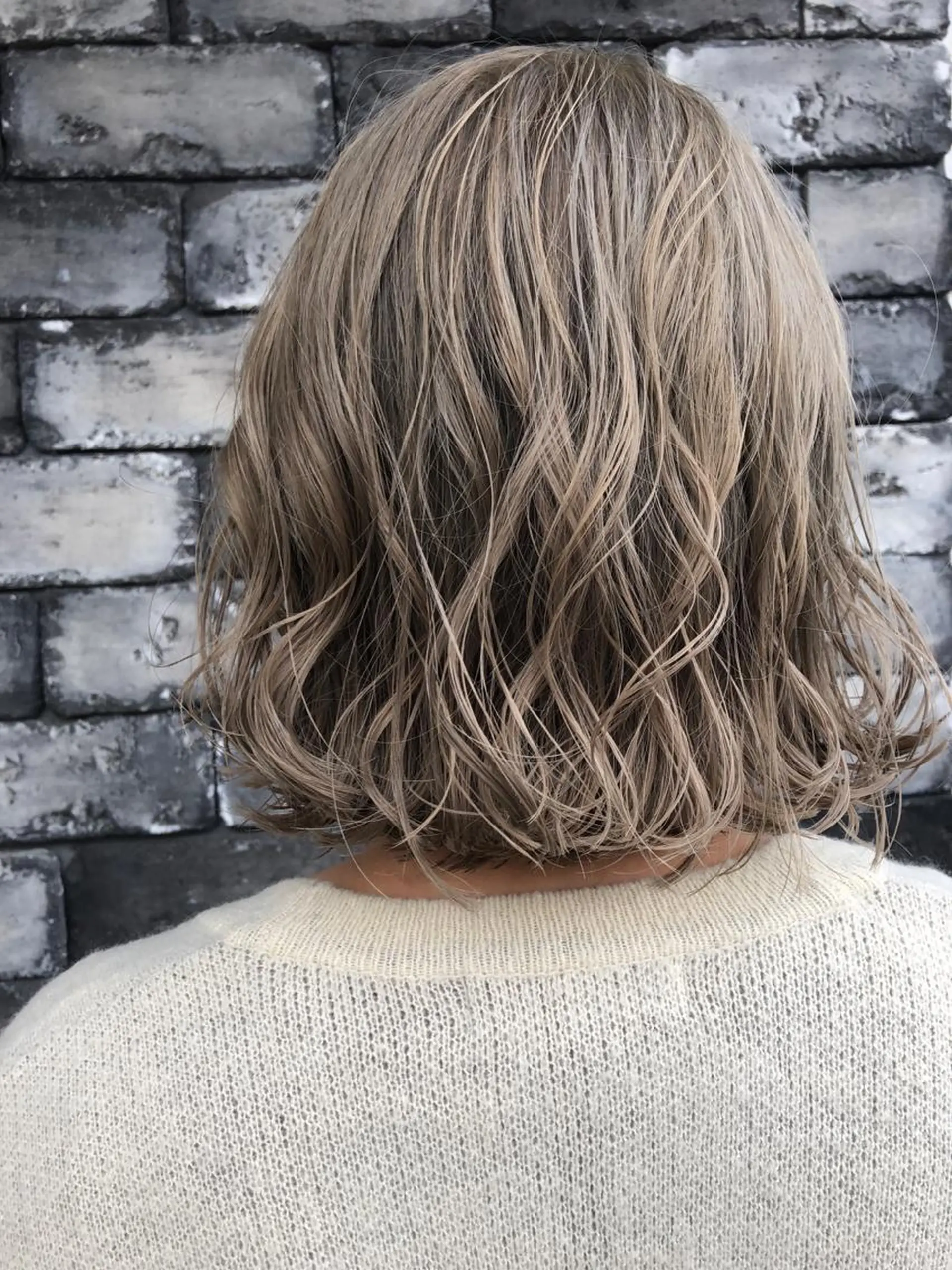 カラー シルバー ボブ カットが得意 🫧ショートボブ🫧のヘアスタイル