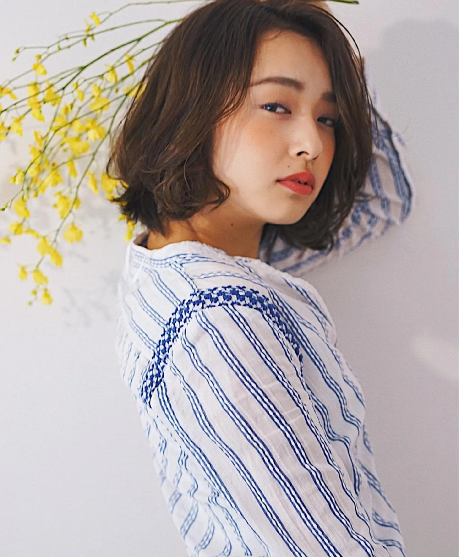 ミディアム カラー ボブ ✨艶ブリーチカラー ✨四ノ宮裕己のヘアスタイル