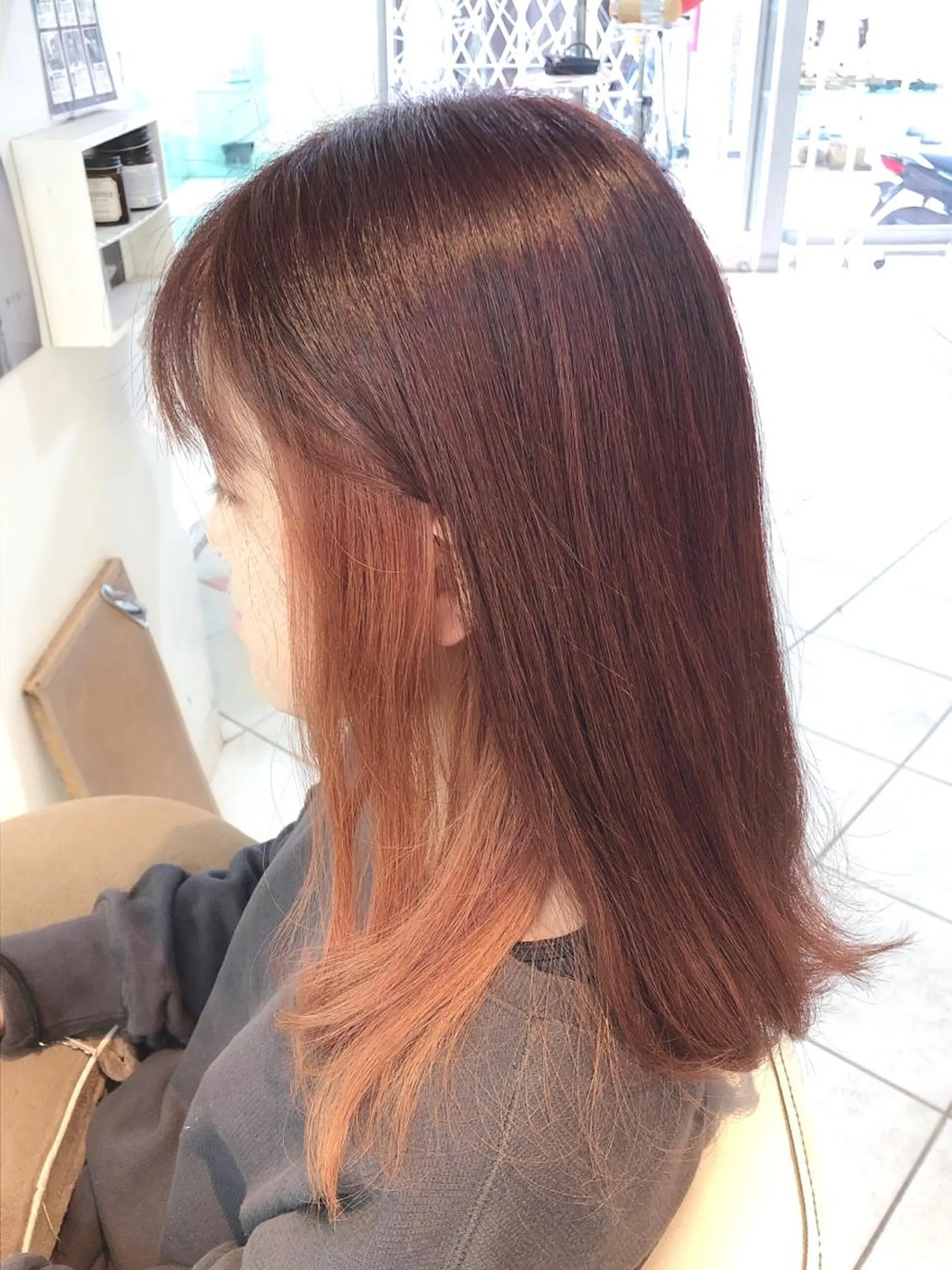 セミロング カラー 保住 亮太のヘアスタイル