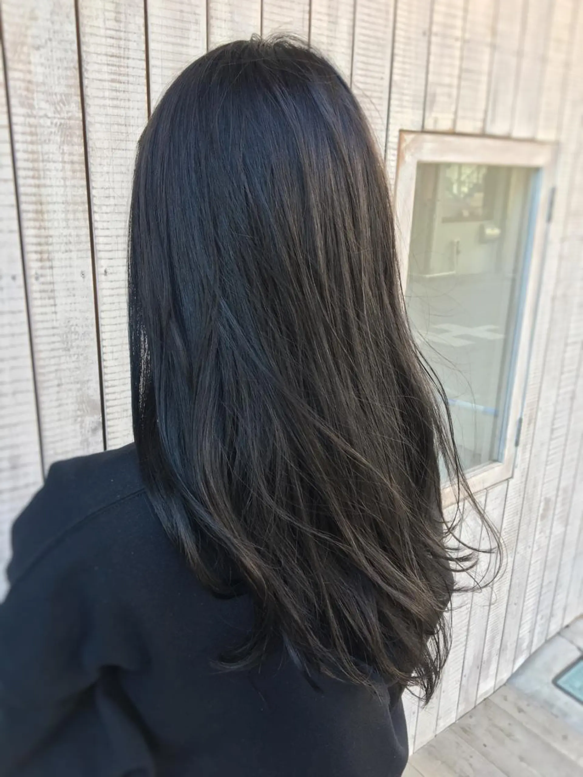 ミディアム カラー 透明感カラー ダークグレー ヘアカラー ケアブリーチ 坪井佑樹のヘアスタイル