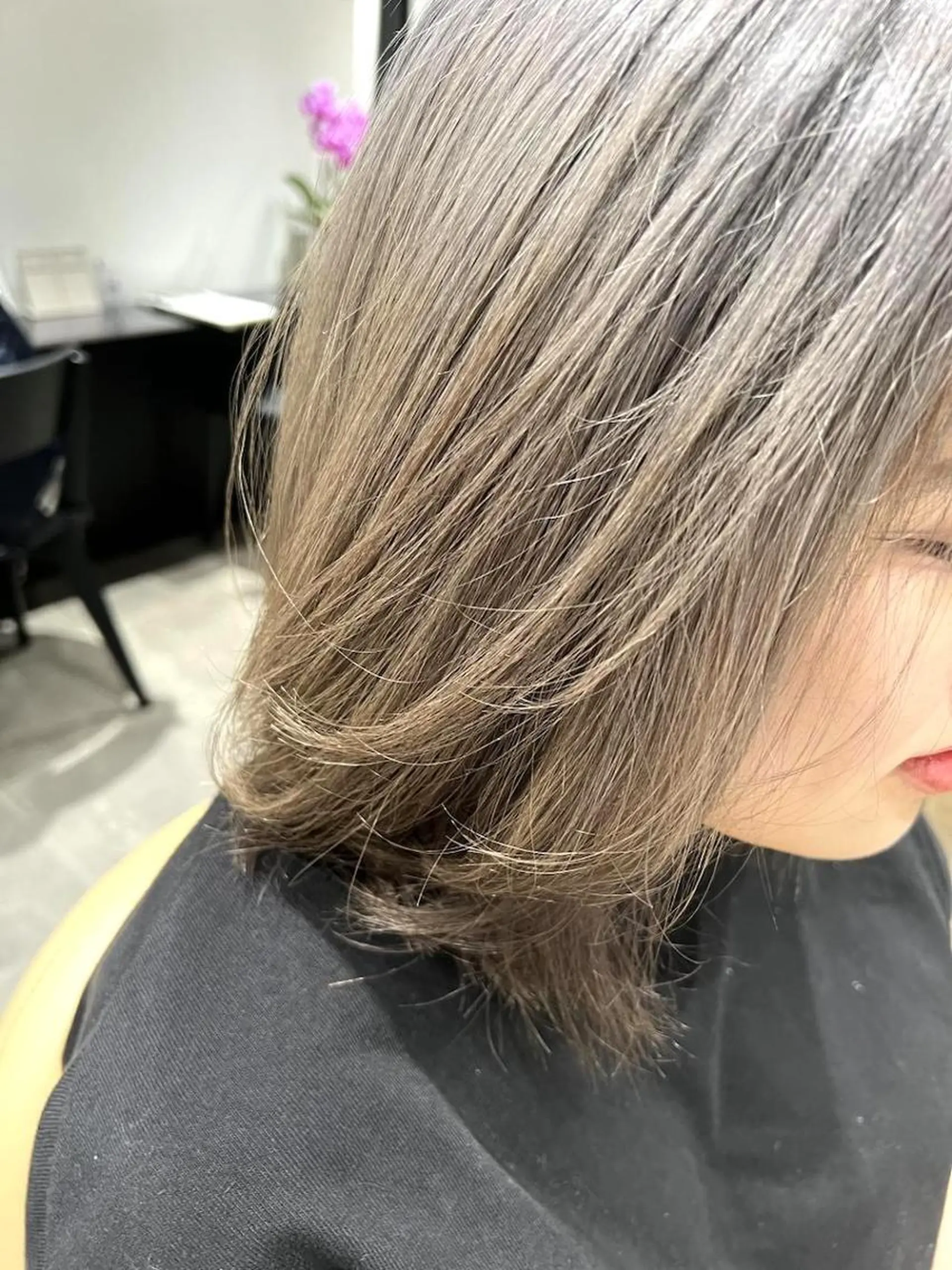 ミディアム カラー アッシュ ブリーチ ダブルカラー シルバー シルバーアッシュ ヘアケアサロン MAIN[メイン]のヘアスタイル