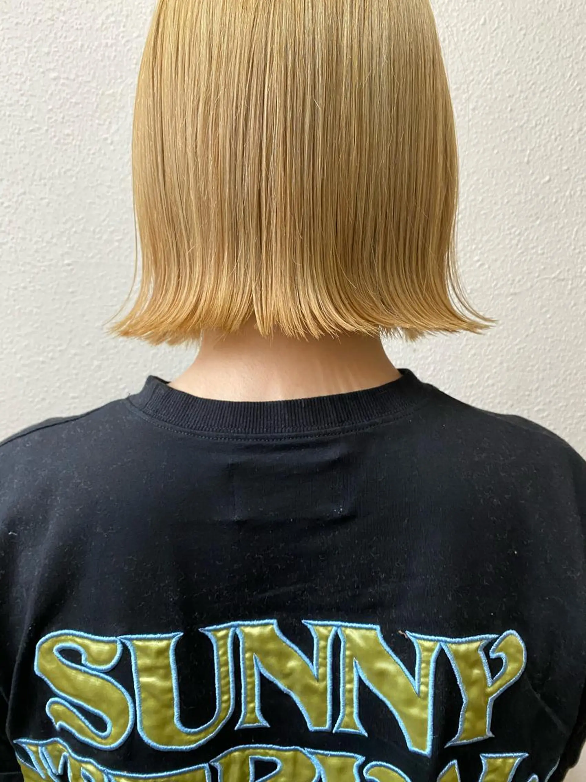 ショート カラー ブロンド ボブ カット ヘアカラー トリートメント ツキノキ ミナのヘアスタイル