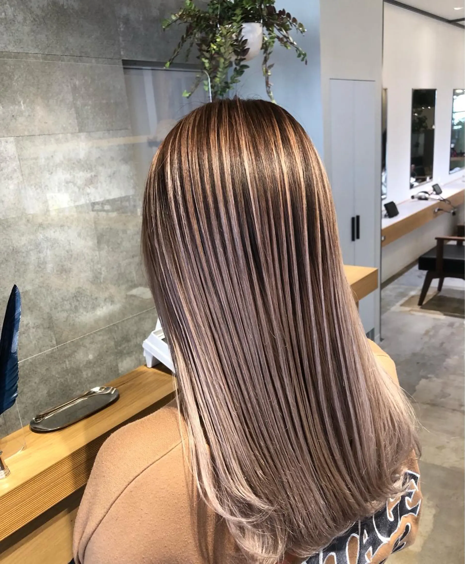 セミロング ハイライト レイヤーカット ヘアカラー ハイライトバレイヤー ジュ＆縮毛矯正✨櫻野のヘアスタイル