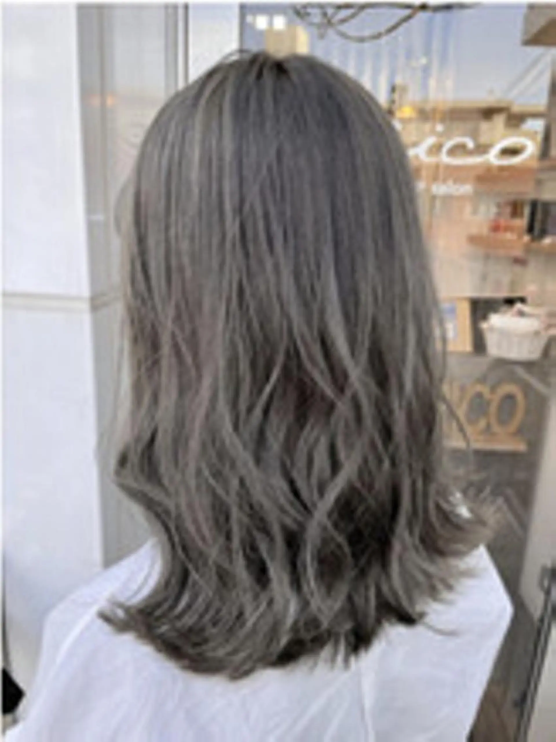 ミディアム カラー パーマ ヘアアレンジ ミディアムパーマ アディクシーカラー ブリーチ ケアカラー 透明感カラー ヘアケア特化型サロン newi 梅田のヘアスタイル