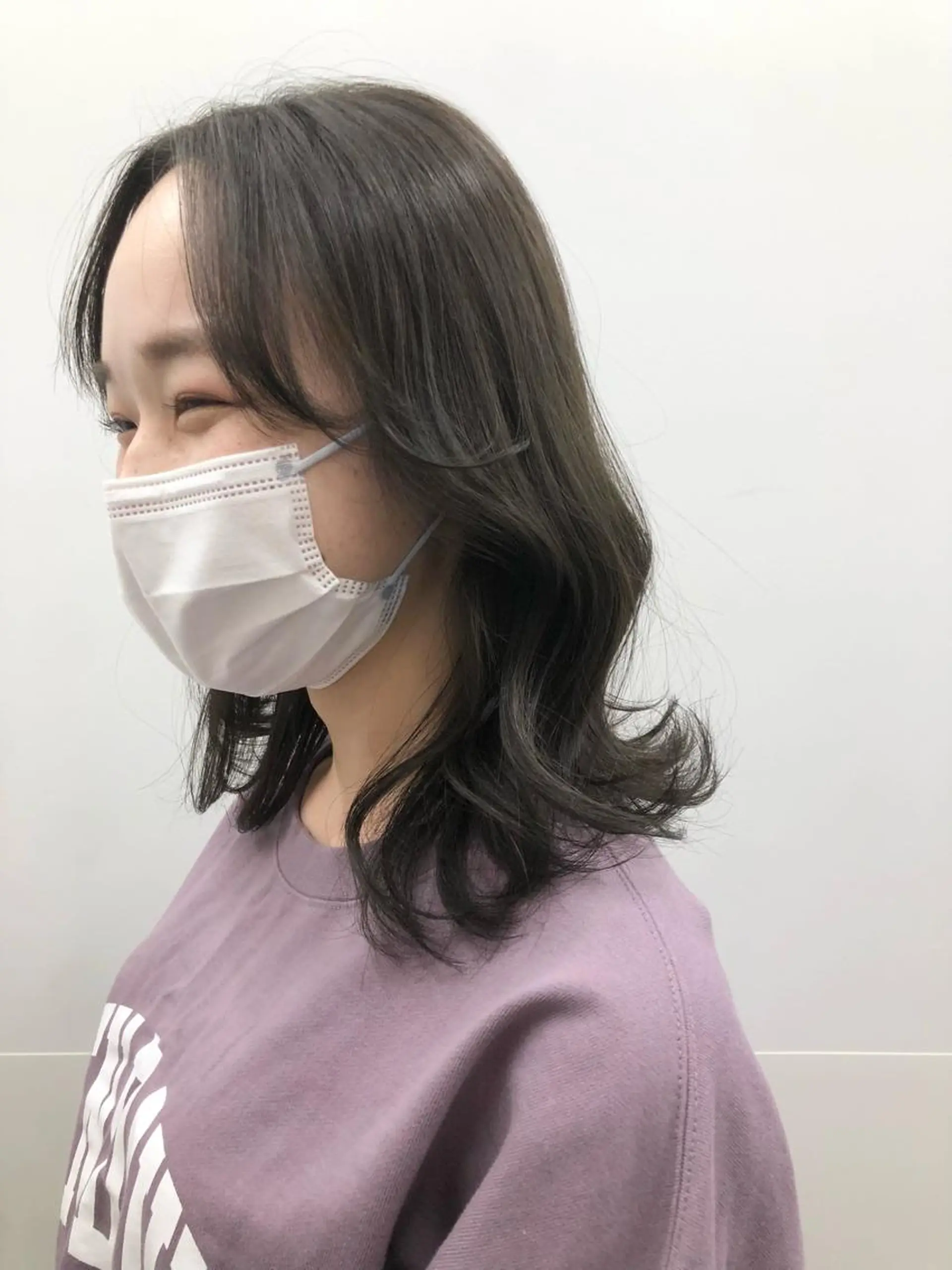 ミディアム カラー アッシュ 透明感カラー カット ヘアカラー トリートメント ハイトーン/ブリーチ 似合せカット/パーマのヘアスタイル