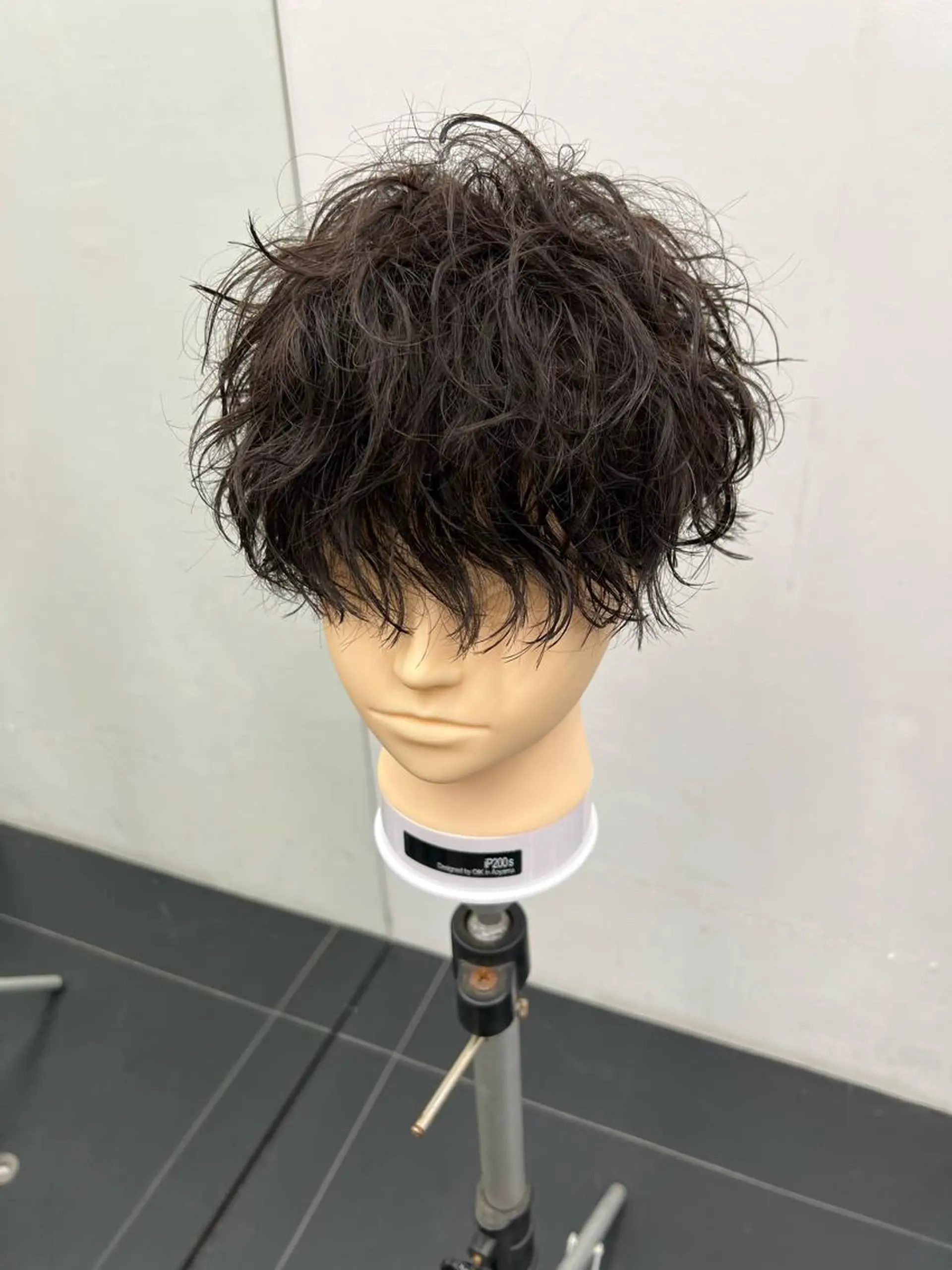 ショート パーマ ツイストスパイラルパーマ スパイラルパーマ ラヴィザバーバー所属・メンズカット オカムラリョウのヘアスタイル